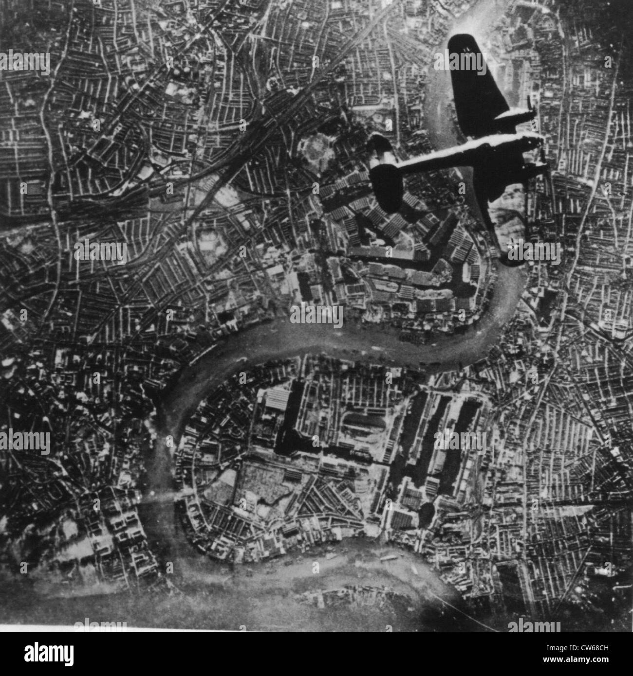 Deutsche Heinkel He-111-Bomber über London fliegen Stockfoto