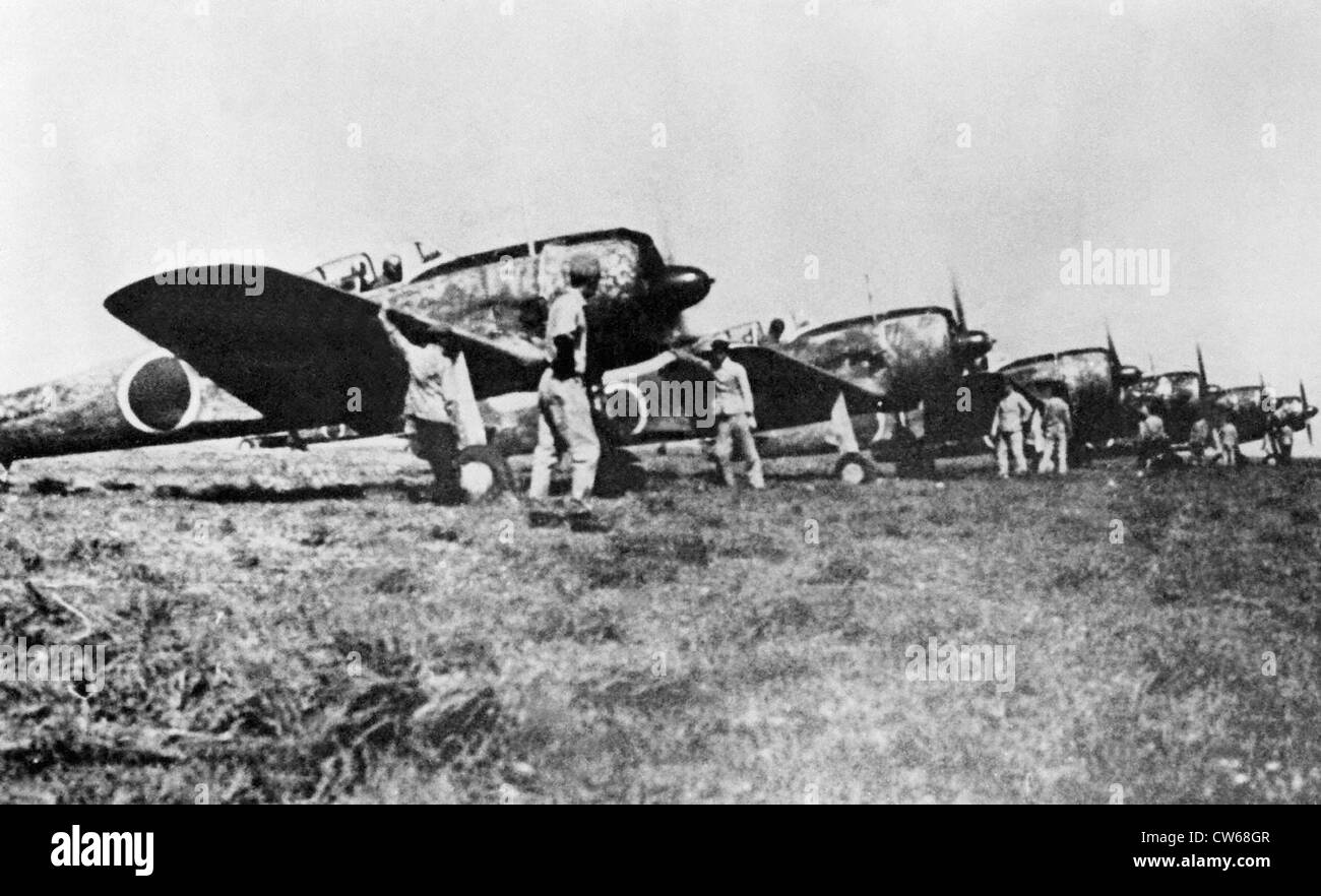 Japanische Nakajima Ki-43-IIa Kämpfer auf einem Flugplatz, 1943 / 44. Stockfoto