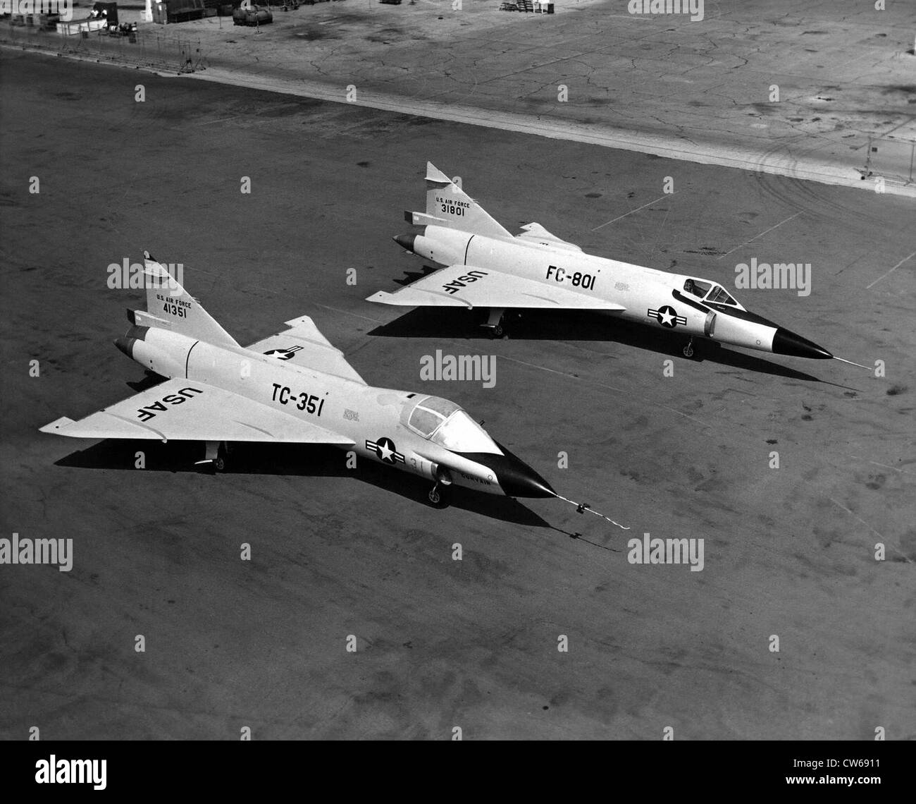 Convair TF-102A Schulflugzeug und Convair F-102 interceptor Stockfoto