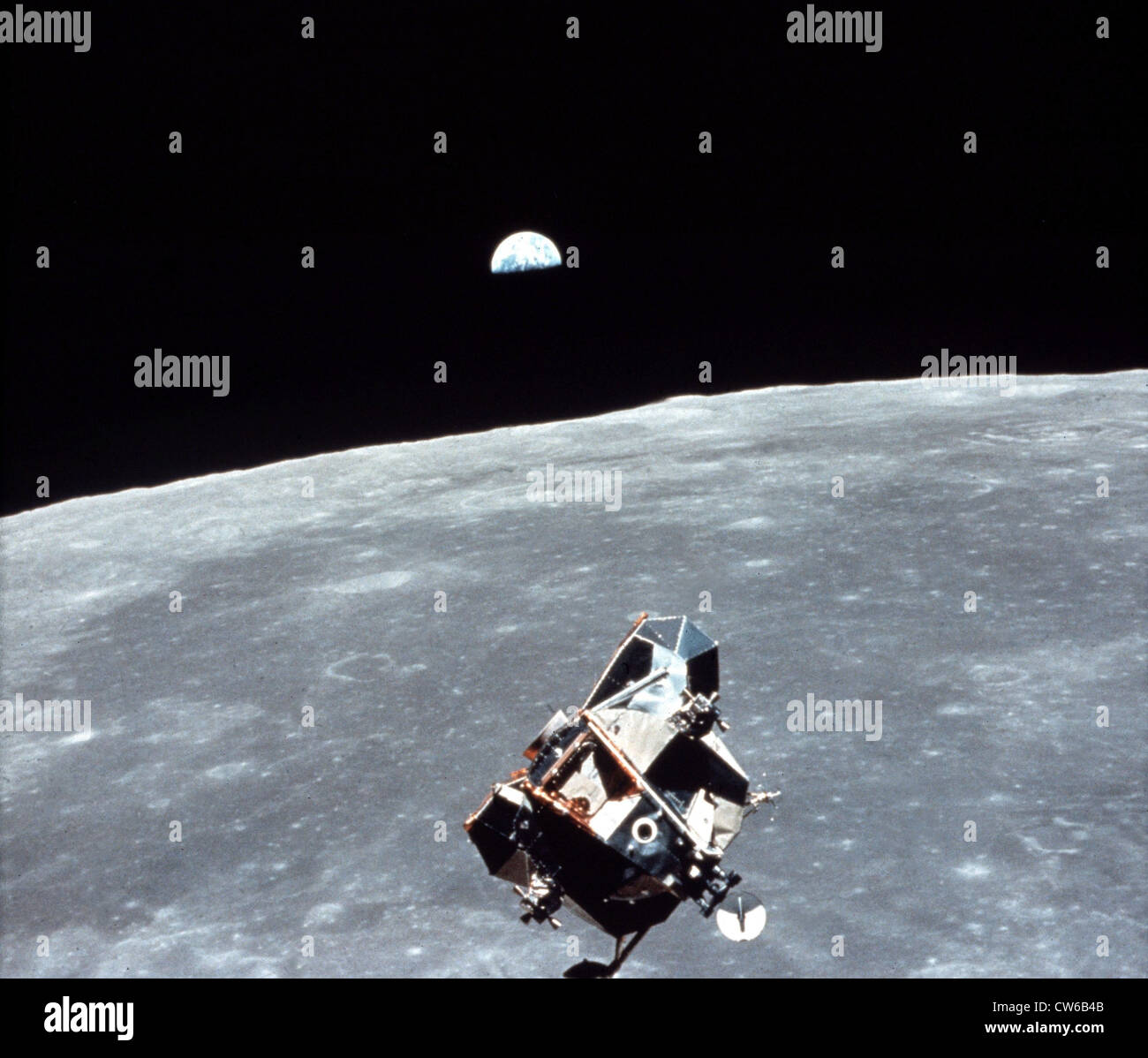 LEM, Mond und Erde von CSM Apollo XI in der Umlaufbahn des Mondes (20. Juli 1969) Stockfoto