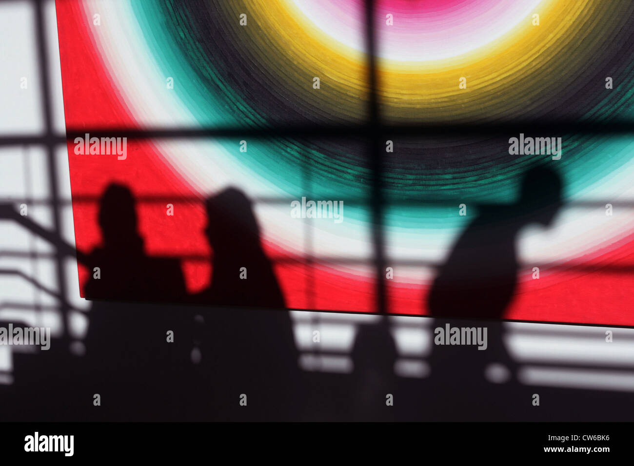 Peking, Silhouetten von Menschen vor einem farbigen Hintergrund Stockfoto