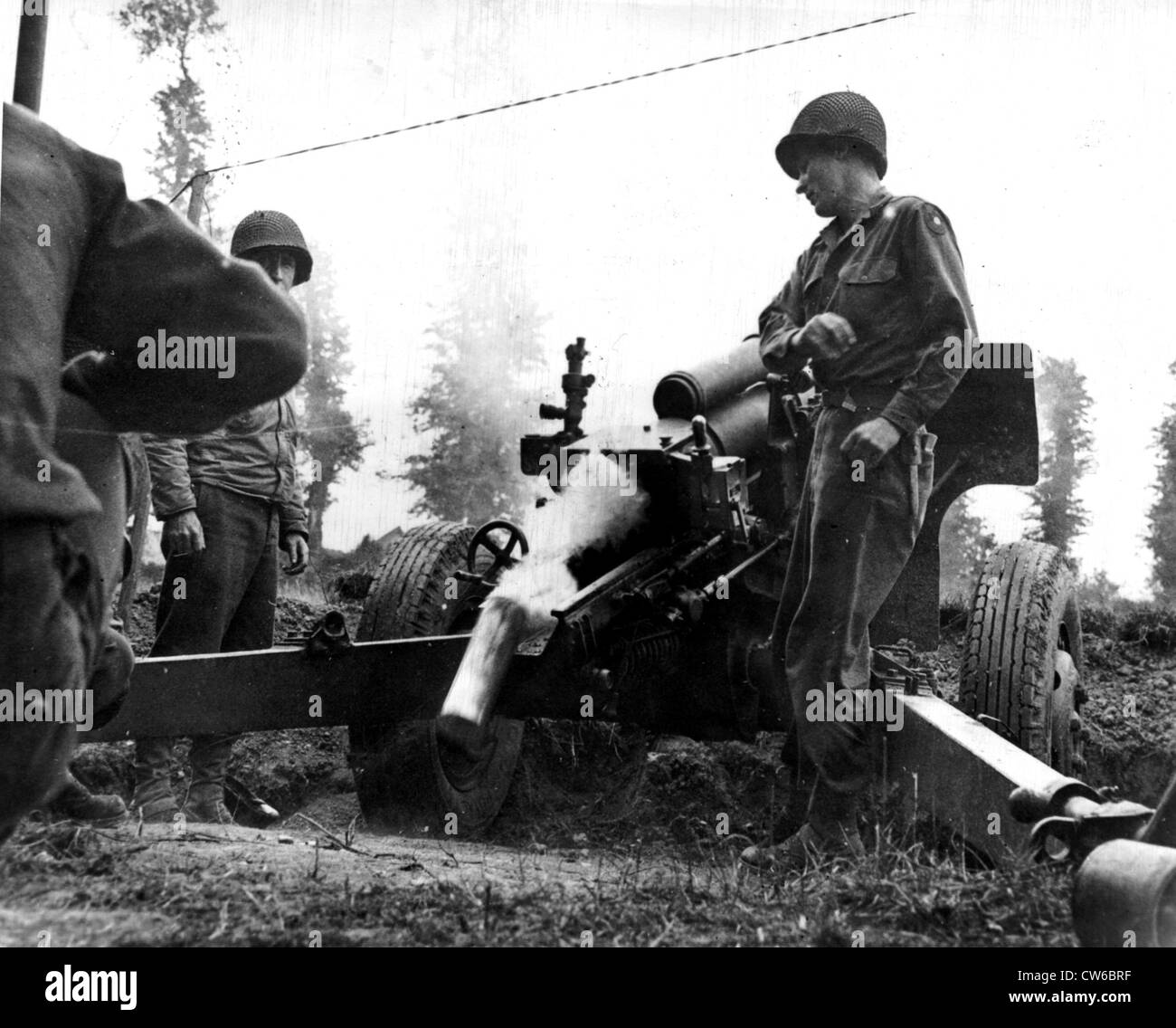 Haubitzen sichern US Infanterie voraus, in der Normandie (Frankreich), Sommer 1944 Stockfoto