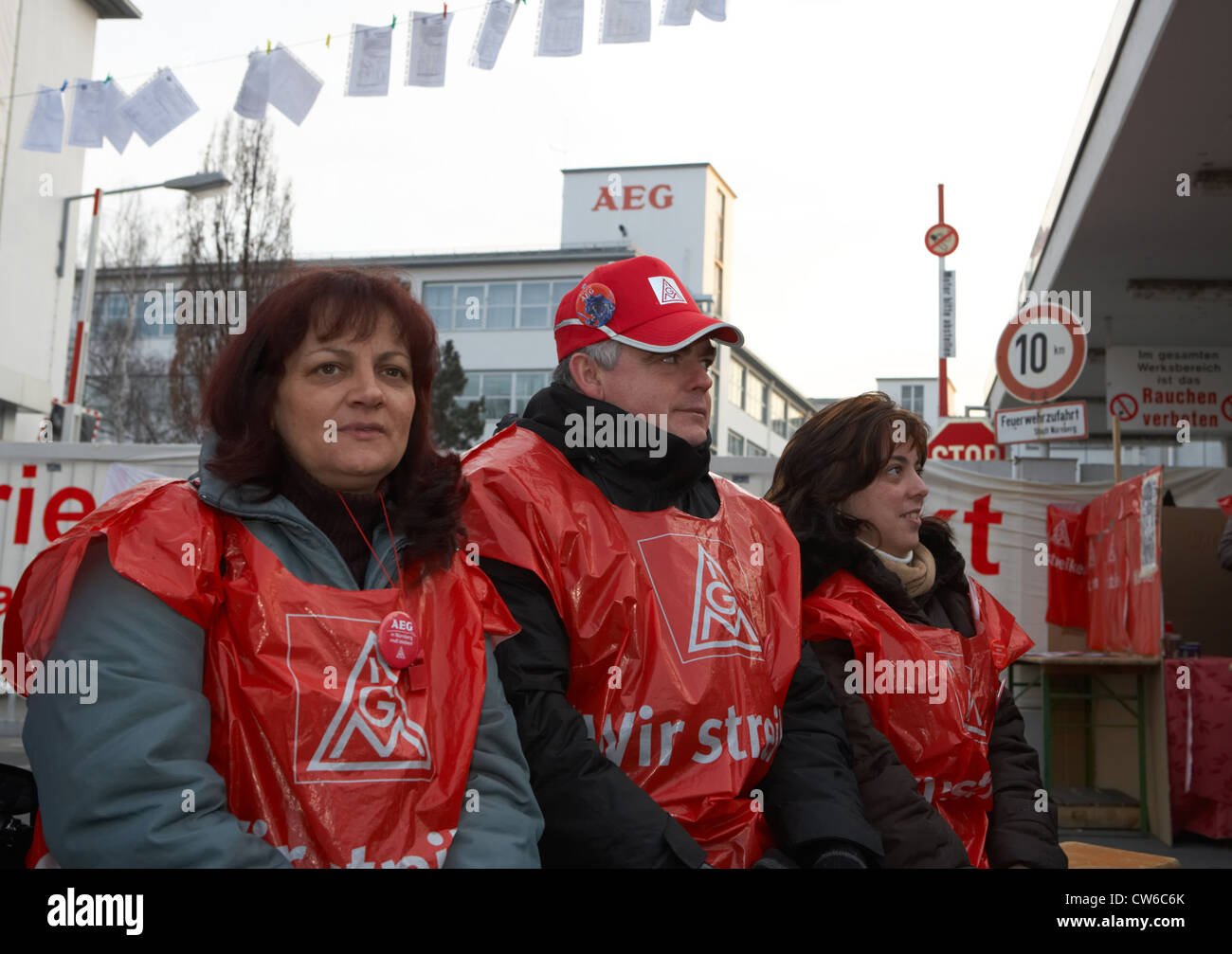 Nürnberg - auffällig Mitarbeiter vor AEG Hauptsitz Stockfoto
