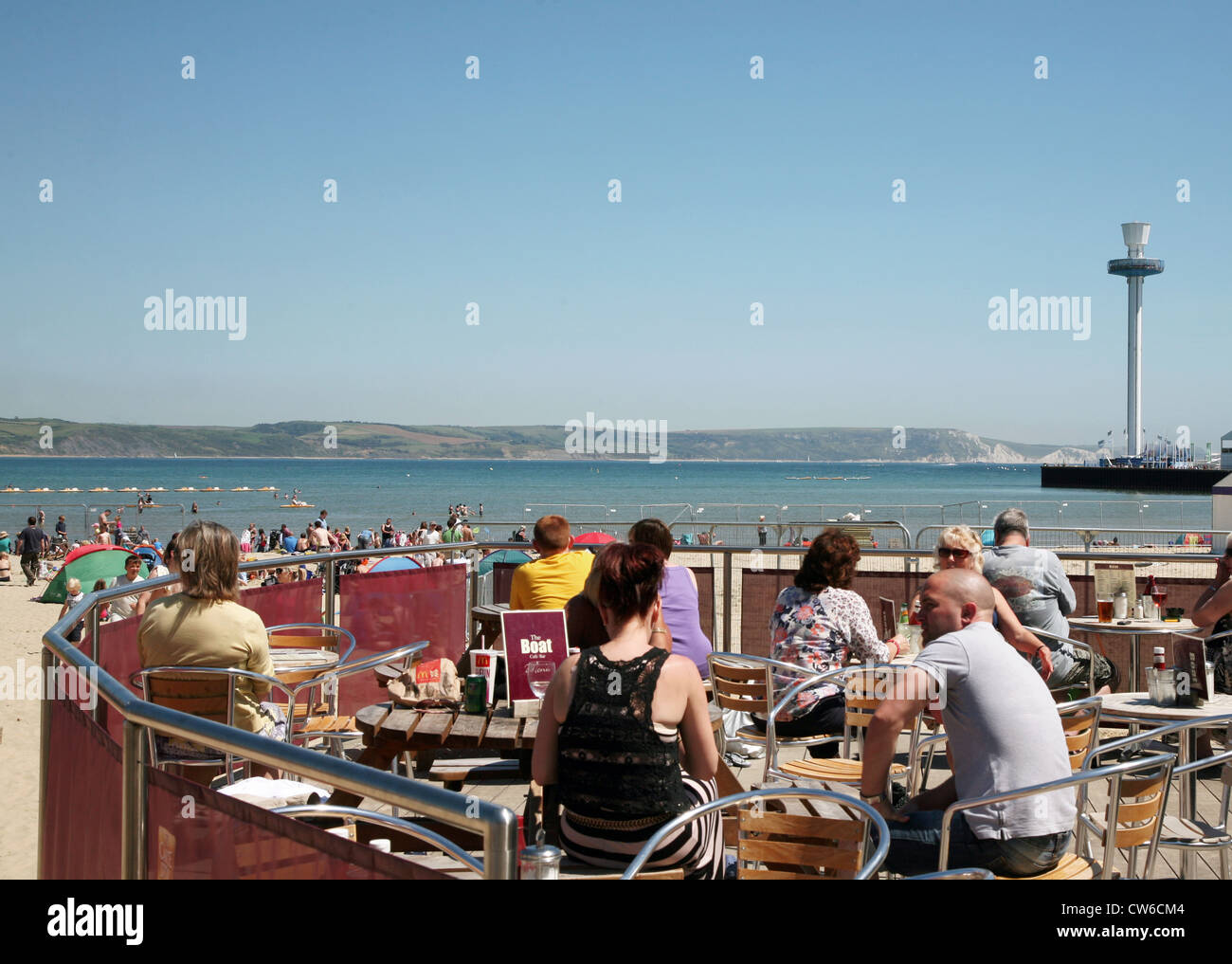 England Dorset Weymouth Strand Café auf Weymouth Sandstrand zeigt die Sea-Life Tower Peter Baker Stockfoto