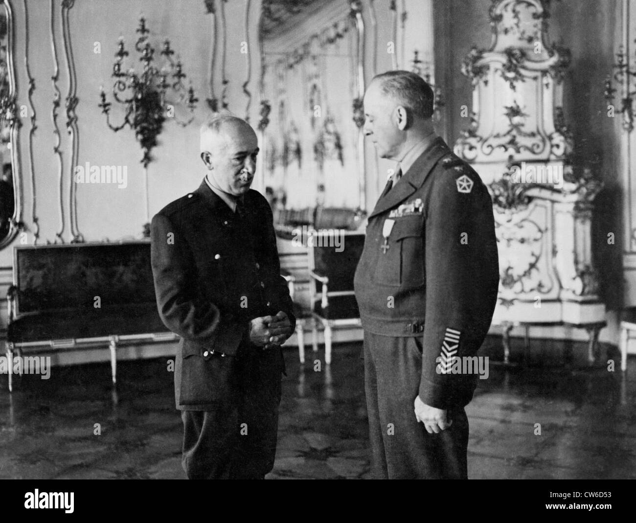Amerikanische Kommandant und tschechischen Führer treffen sich in Prag 30. Mai 1945. Stockfoto