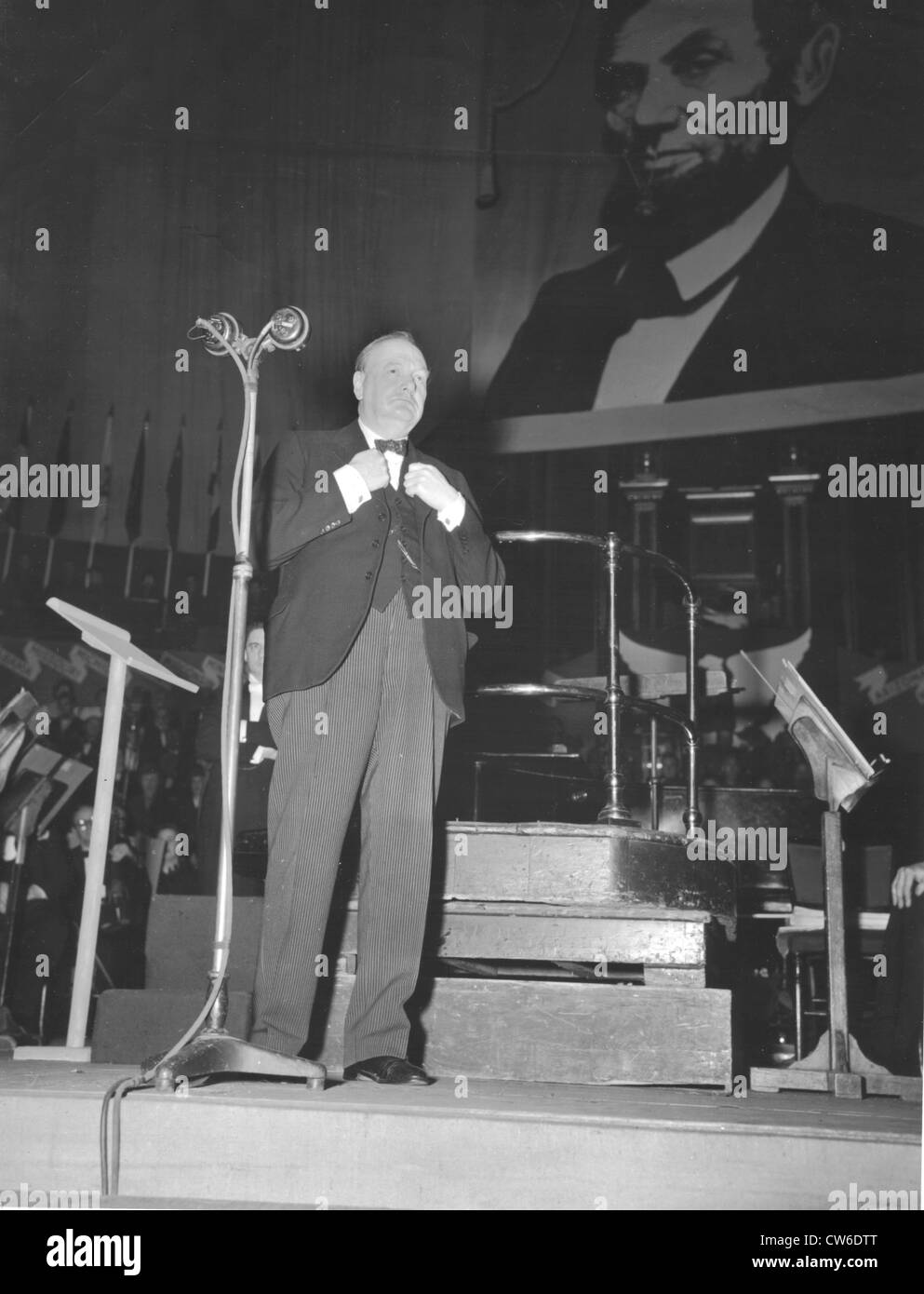 Premierminister Winston Churchill in der Royal Albert Hall, 23. November 1944 Stockfoto