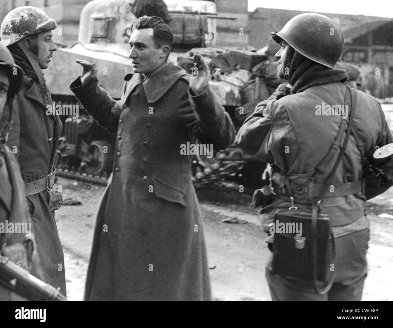 Ein Deutscher Scharfschütze in Colmar von der 1. französischen Armee, 2. Februar 1945 gefangen genommen Stockfoto