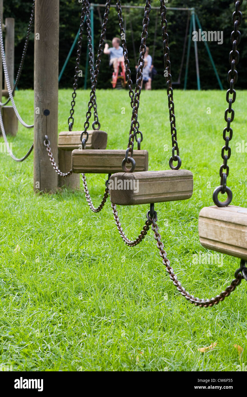 Kinder Spielgeräte in einem englischen Park. Stockfoto