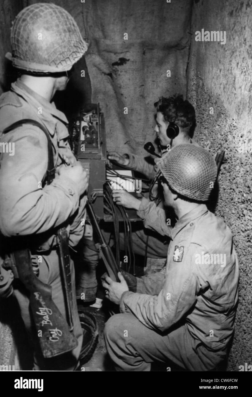 Amerikanische Einweisern installieren Kommunikation in Saint-Lo, Juli 1944 Stockfoto