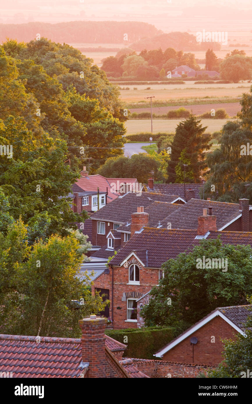 North Lincolnshire Dorf von Elsham am Rande der nördlichen Wolds an einem Sommerabend Stockfoto