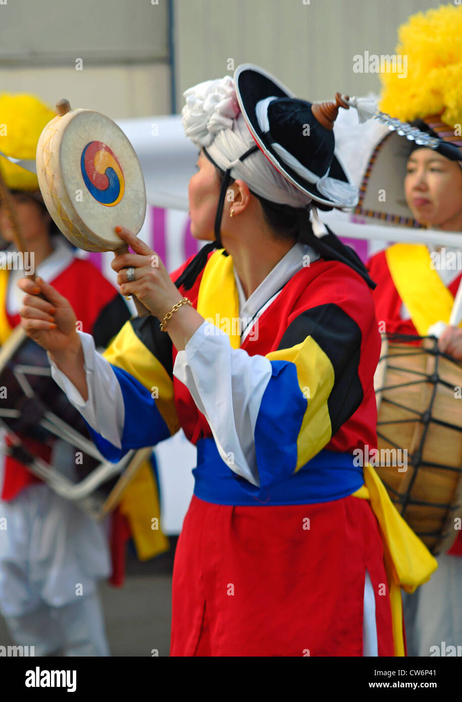 Koreanisch-Schlagzeuger in Tracht, Südkorea, Incheon Stockfoto