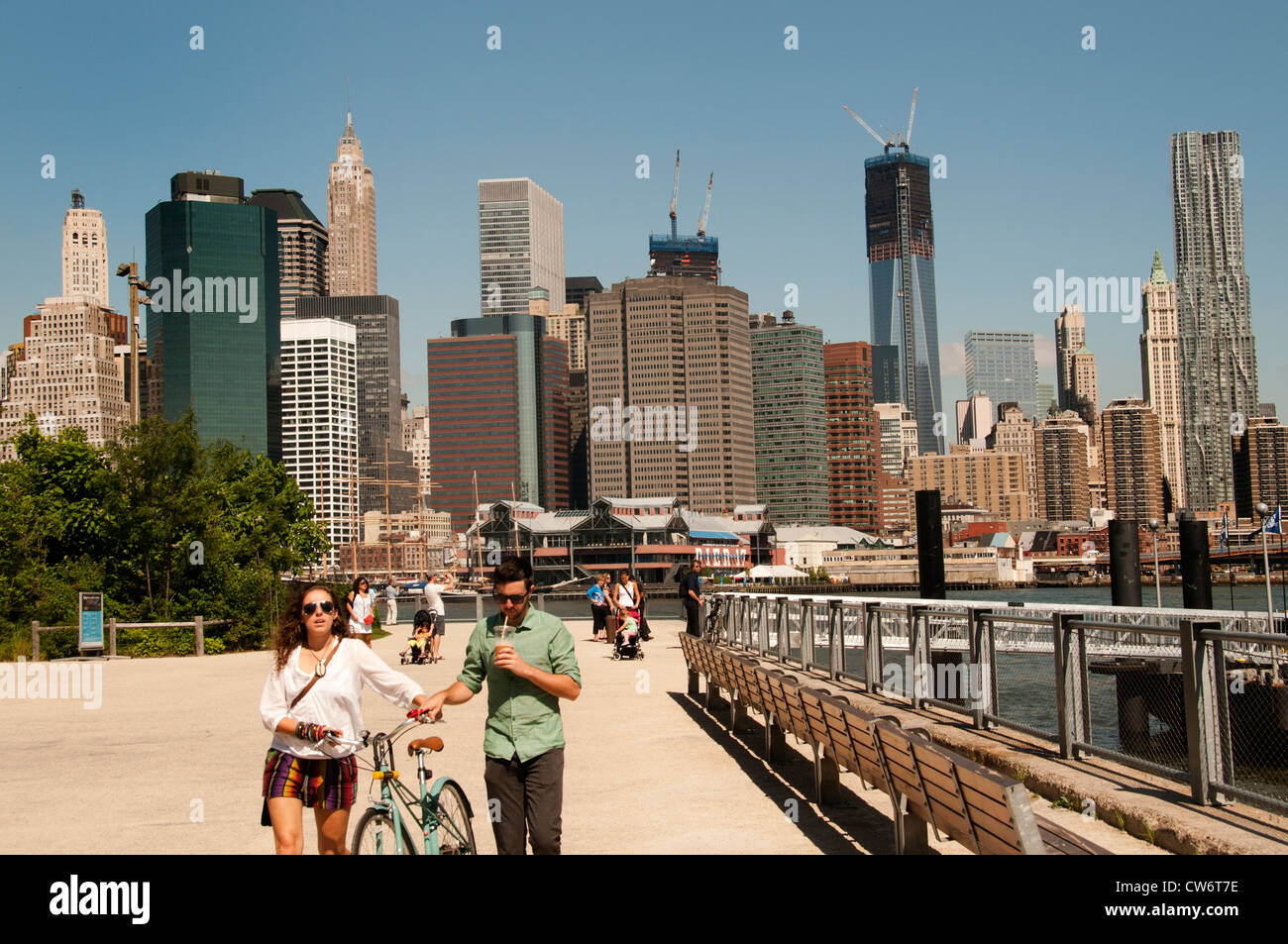 Sky Line New York City Manhattan Freedom Tower oder Turm ein World Trade Center Beekman Tower Pier 17 Stockfoto