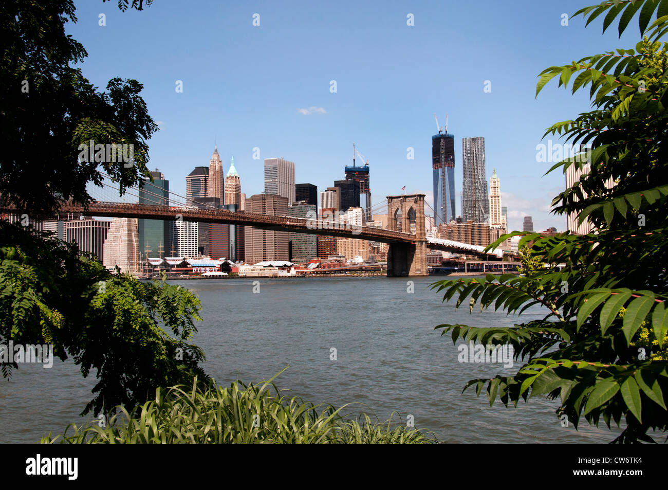Brooklyn Bridge Park Sky Line New York City Manhattan Freedom Tower oder Turm ein World Trade Center Beekman Tower Pier 17 Stockfoto