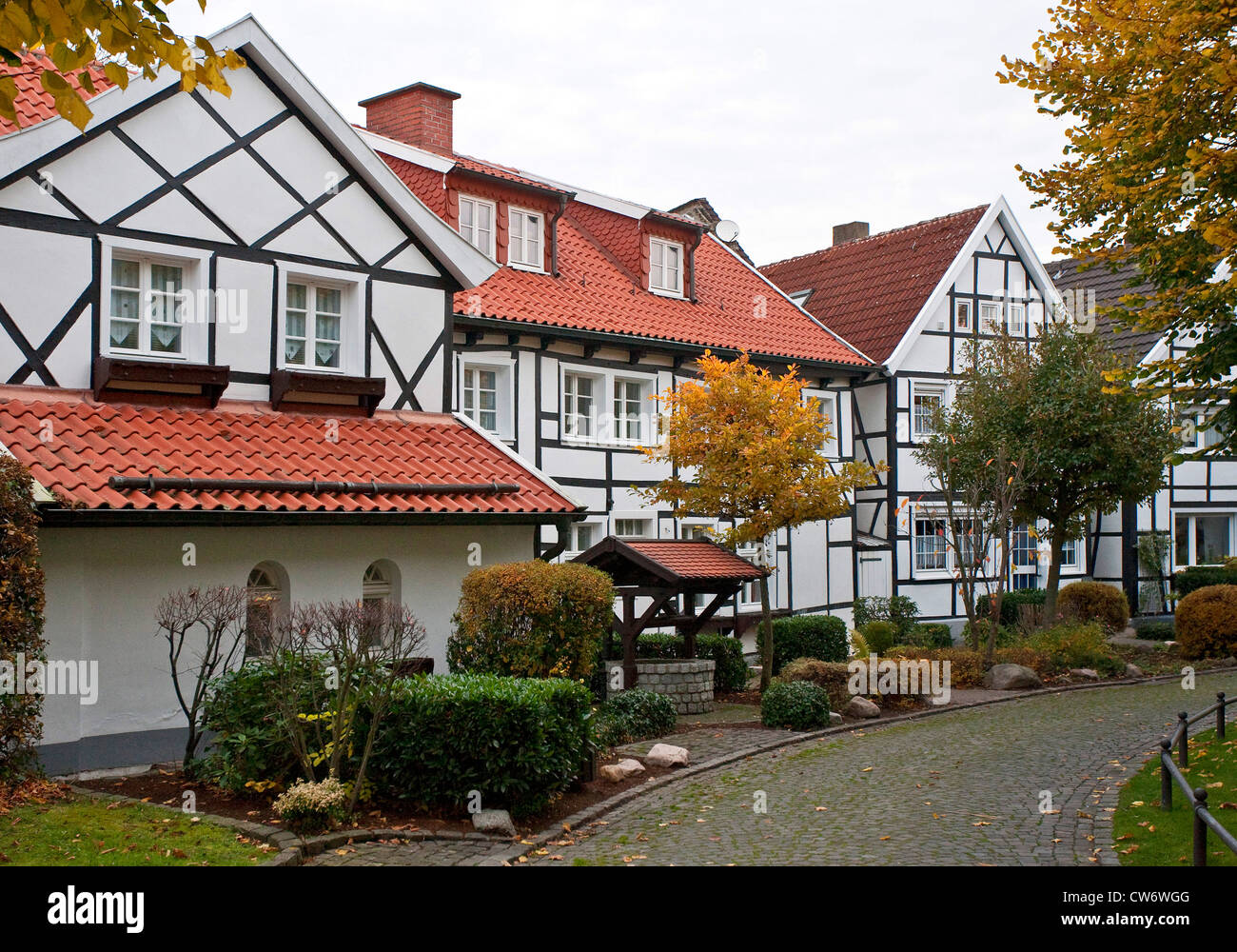 Fachwerkhäuser umdekoriert im Herbst, Germany, North Rhine-Westphalia, Boenen Stockfoto