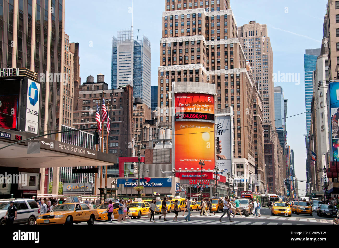 Der Eingang zur Pennsylvania Station und Madison Square Garden in New York 7 th Avenue Stockfoto