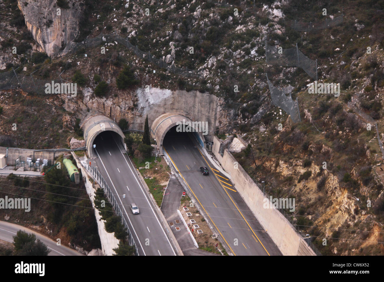 Luftaufnahme der Tunnel der Autobahn A 8 in der Nähe von Monaco, Frankreich, La Turbie Stockfoto