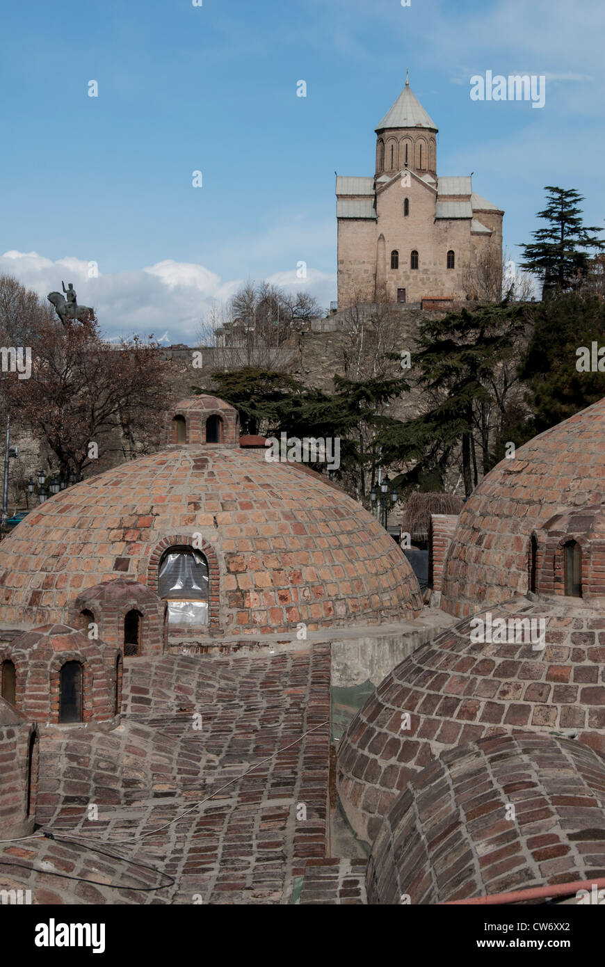 Blick auf die Altstadt, Stadt, Tbilisi, Georgia, und das Badehaus Stockfoto