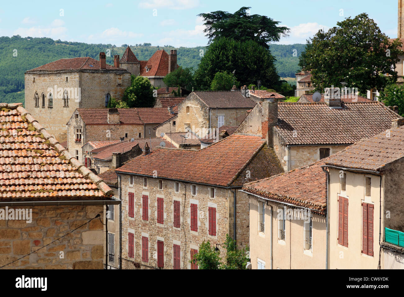 Die Dächer der französischen Stadt von Puy-l'Eveque Stockfoto