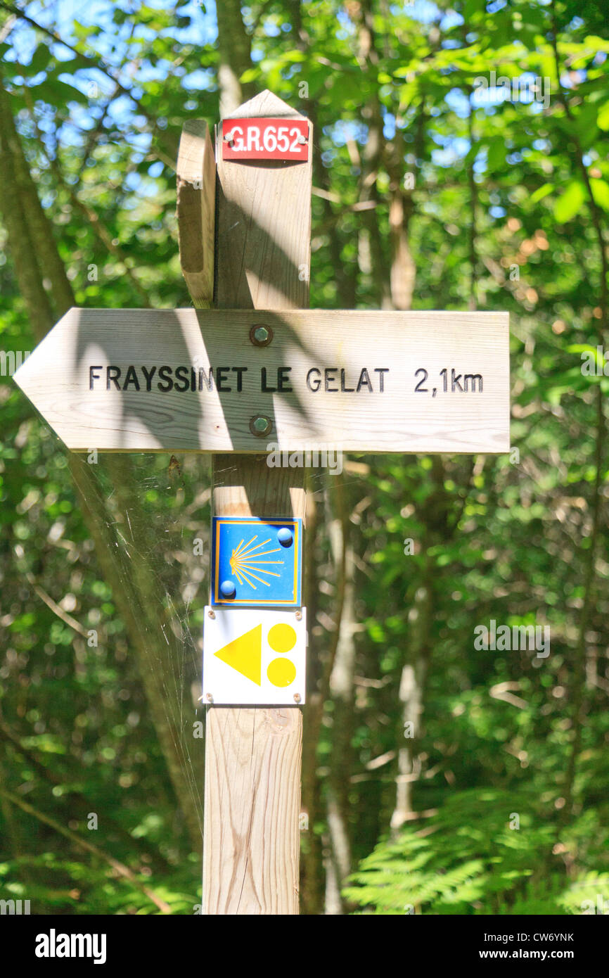 Wegweiser für Wanderer auf dem in der Nähe von Frayssinet le Gelat in Frankreich Stockfoto