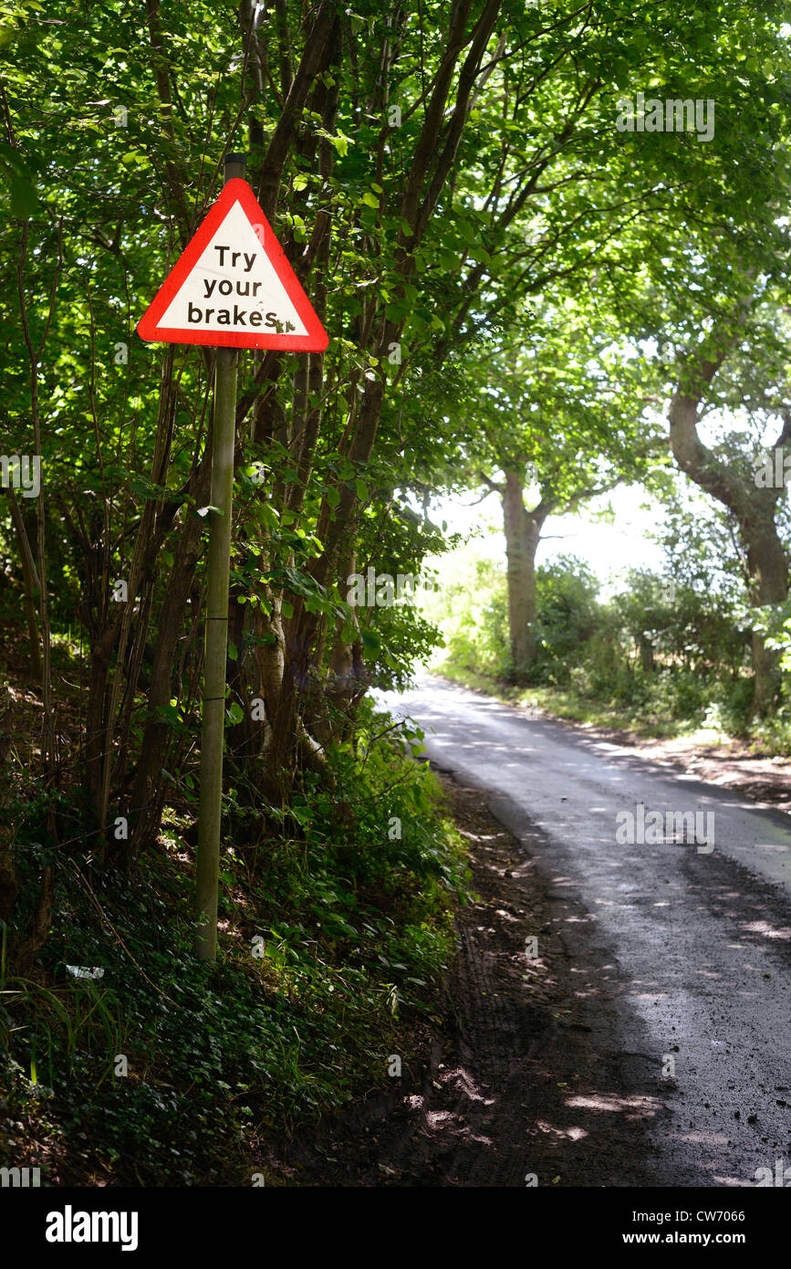 versuchen Sie Ihre Bremsen Warnzeichen nach Ford quer über die Straße Bardsey Yorkshire UK Stockfoto