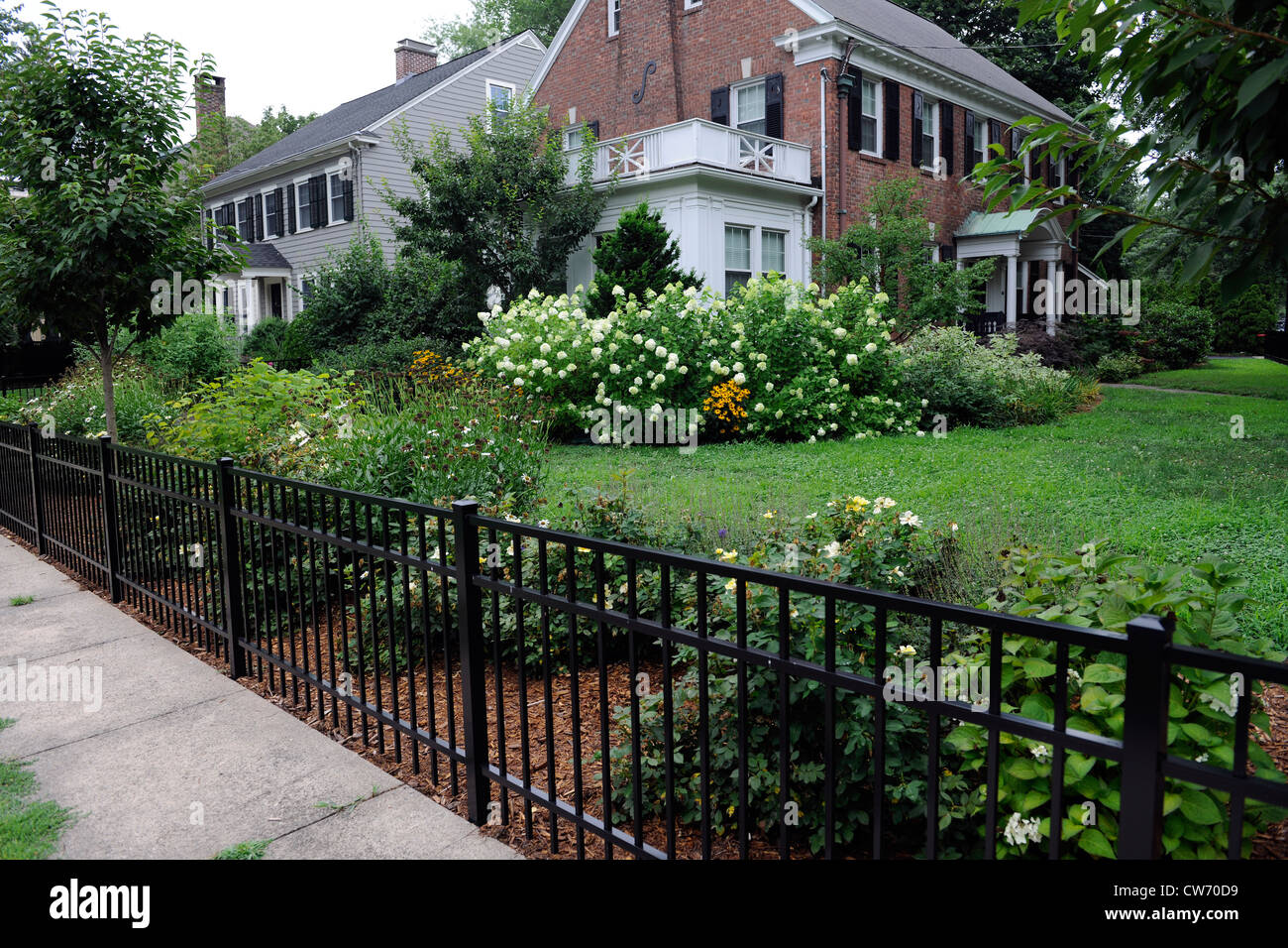 Schmiedeeisernen Zaun in der Stadt. Stockfoto