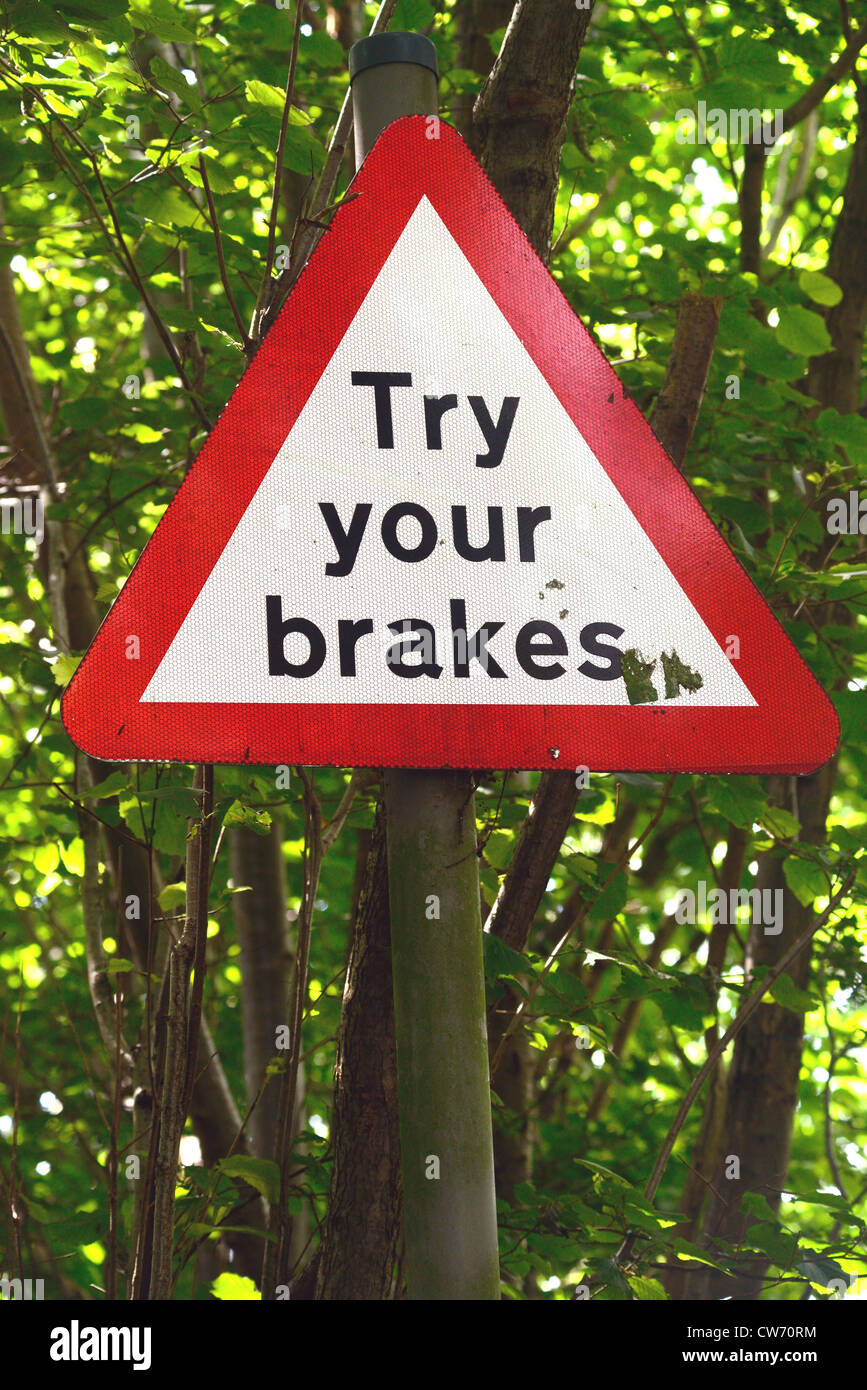 versuchen Sie Ihre Bremsen Warnzeichen nach Ford quer über die Straße Bardsey Yorkshire UK Stockfoto