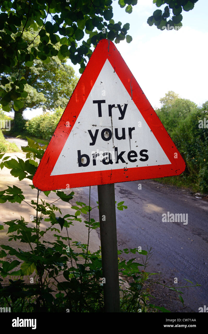 versuchen Sie Ihre Bremsen Warnzeichen nach Ford quer über die Straße Bardsey Yorkshire UK Stockfoto