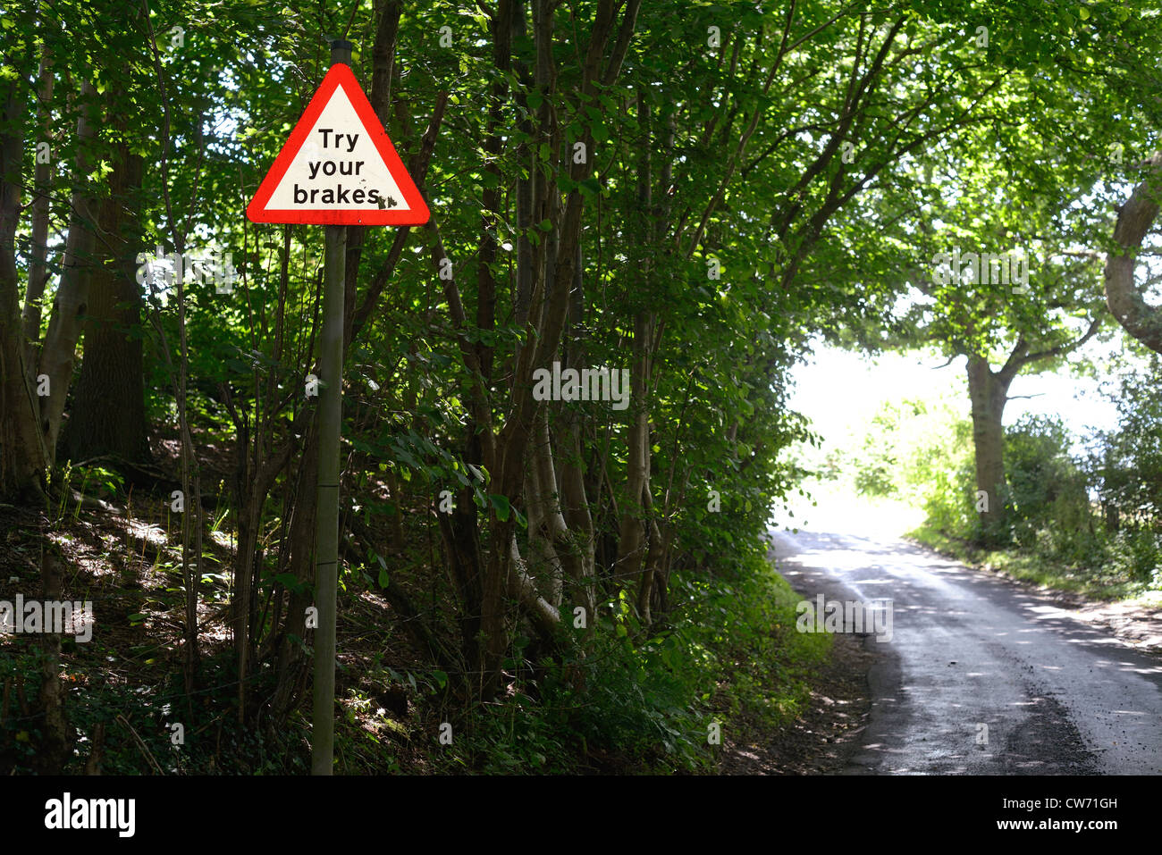 versuchen Sie Ihre Bremsen Warnzeichen nach Ford quer über die Straße Bardsey Yorkshire UK Stockfoto