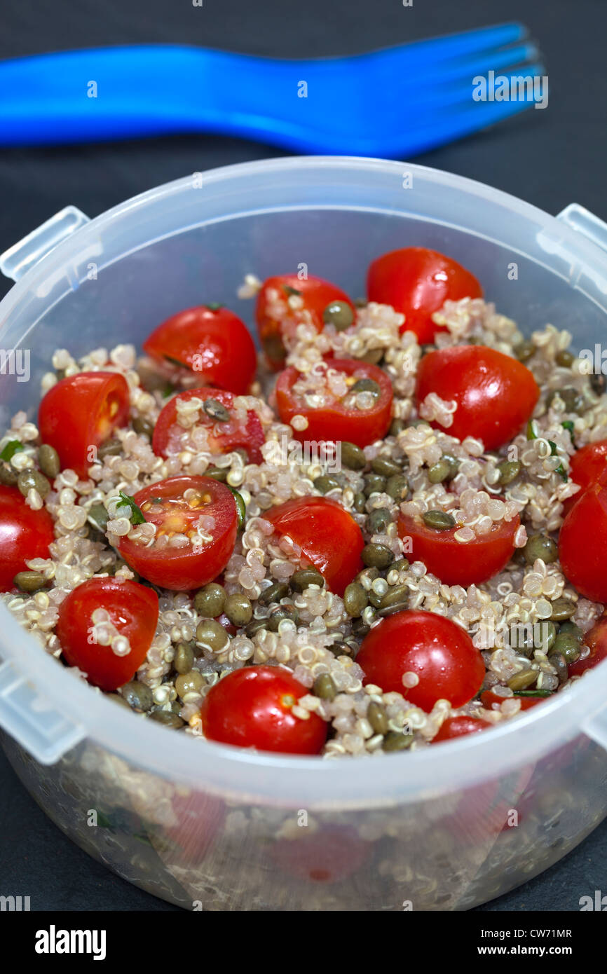 Sommer-Salat Lunchpaket Stockfoto