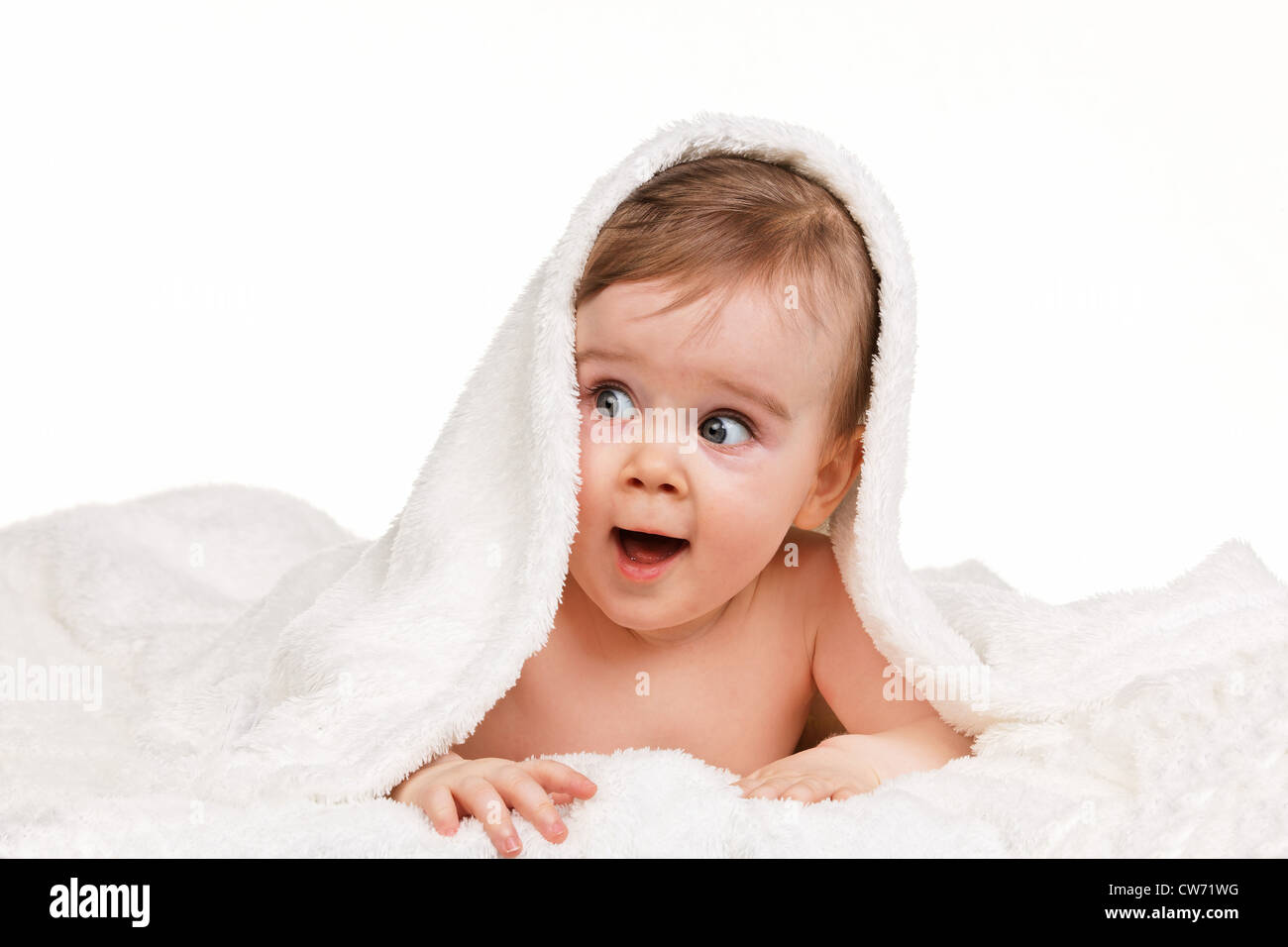 Baby Kleinkind erstaunt in Decke gehüllt Stockfoto Baby Kleinkind erstaunt in Decke gehüllt Stockfoto