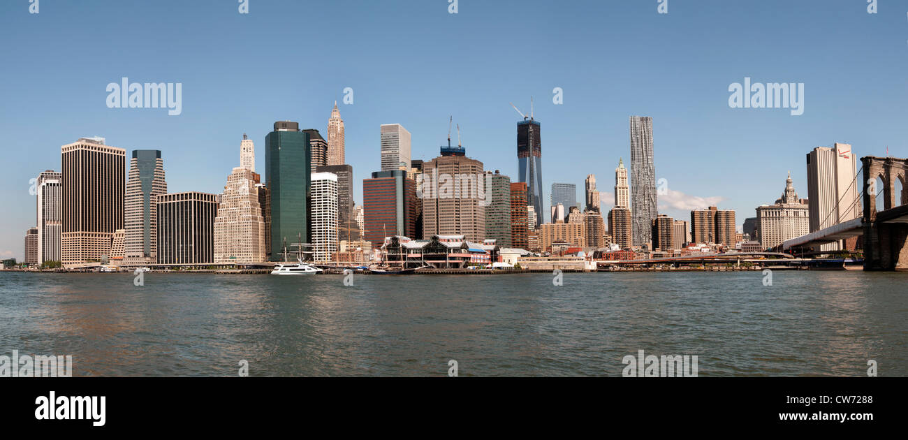 Sky Line New York City Manhattan Freedom Tower oder Turm ein World Trade Center Beekman Tower Pier 17 Stockfoto