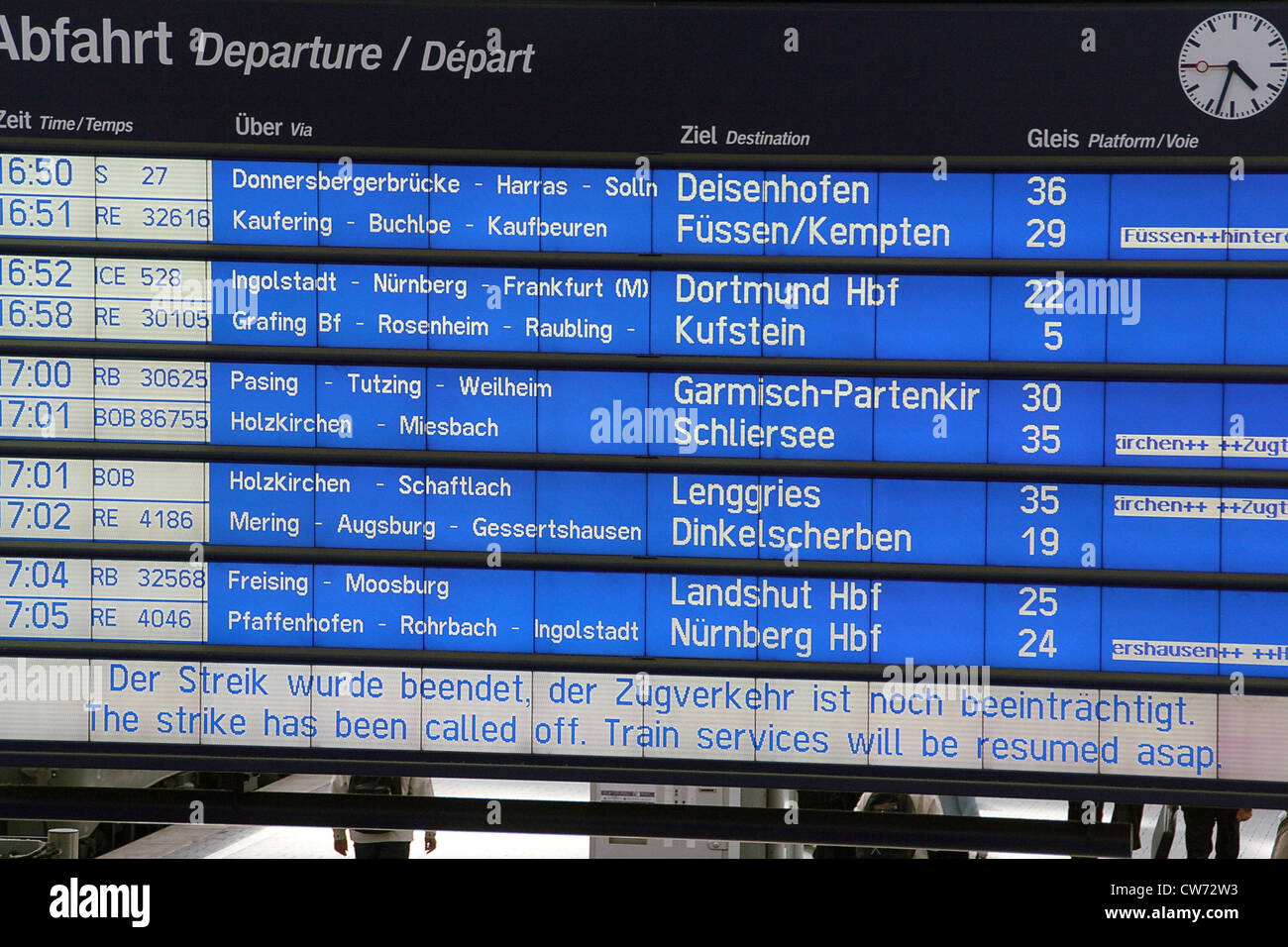Münchner Hauptbahnhof, und der Streik am Zeitplan Board, Deutschland, Bayern, München Stockfoto