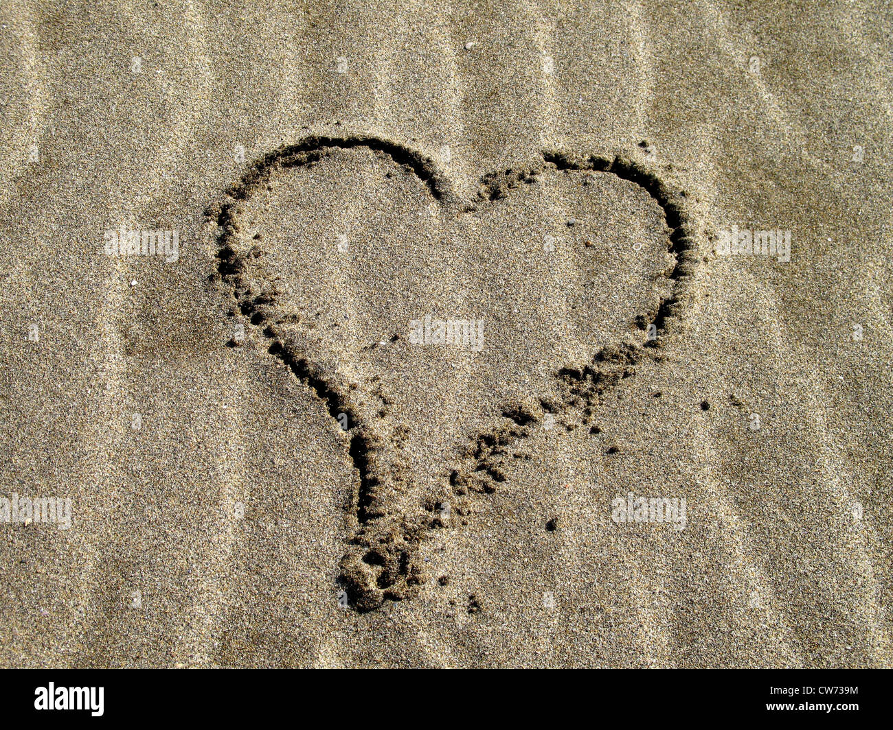 Herz in sand bilder Fotos und Bildmaterial in hoher Auflösung Alamy