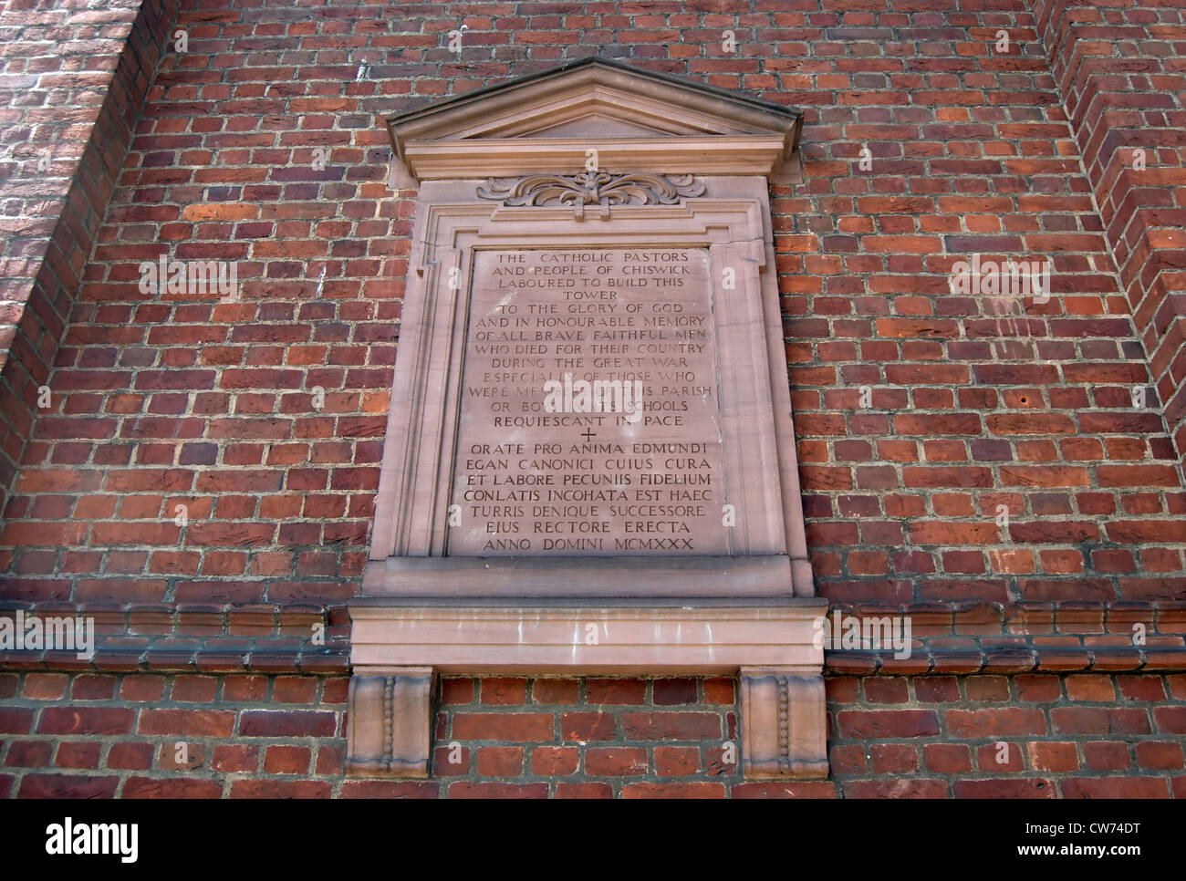 Gedenktafel für die Gefallenen des ersten Weltkriegs, Kirche der Muttergottes von Gnade und St Edward, Chiswick, London, England Stockfoto