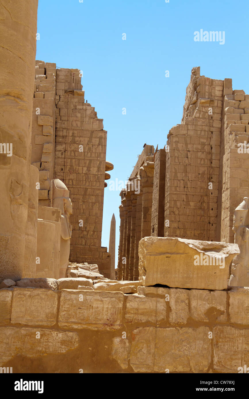 Karnak-Tempel mit antiken Ägypten Hieroglyphen Stockfoto