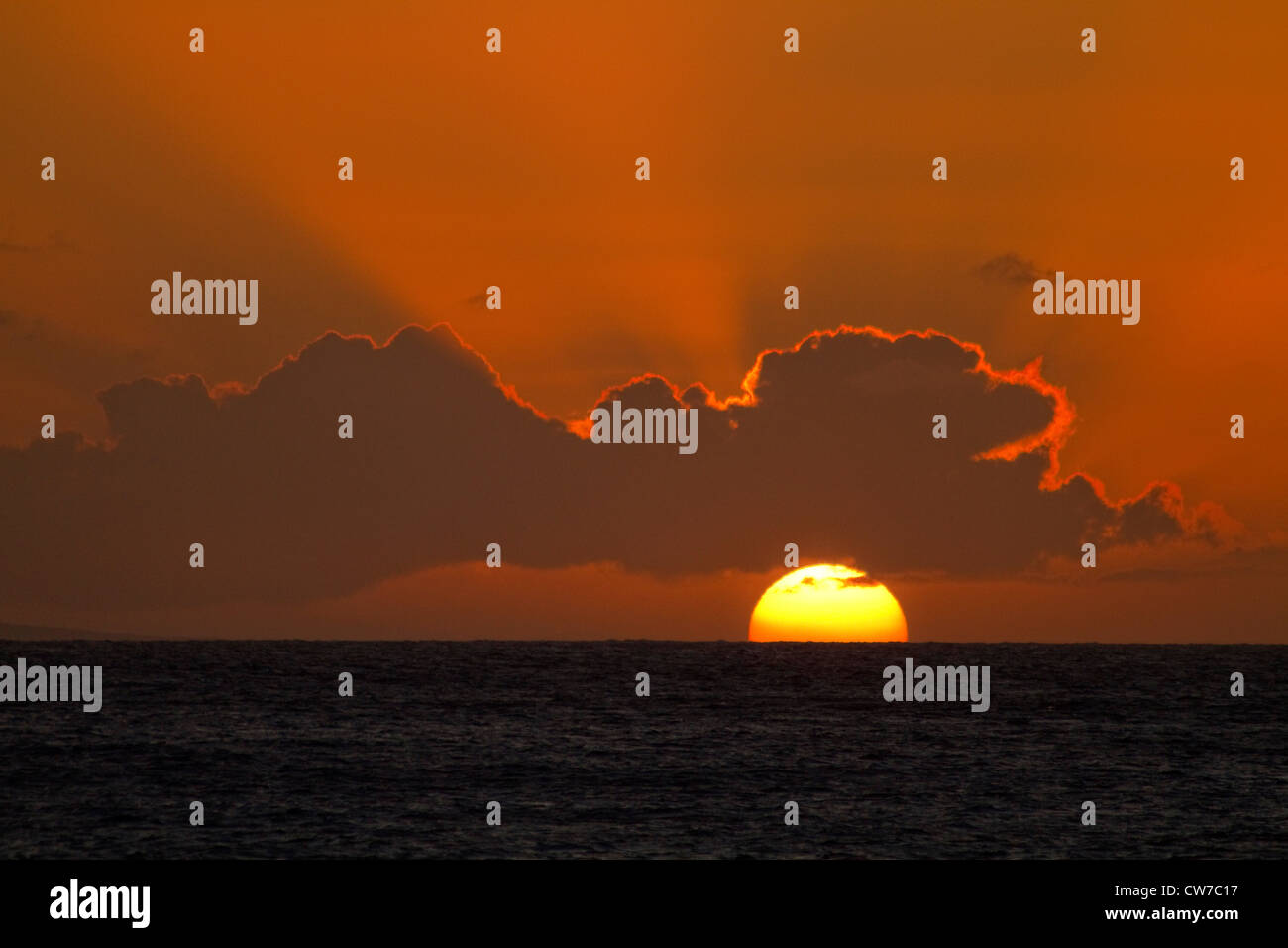 Sonnenuntergang im Pazifik, USA, Maui Stockfoto