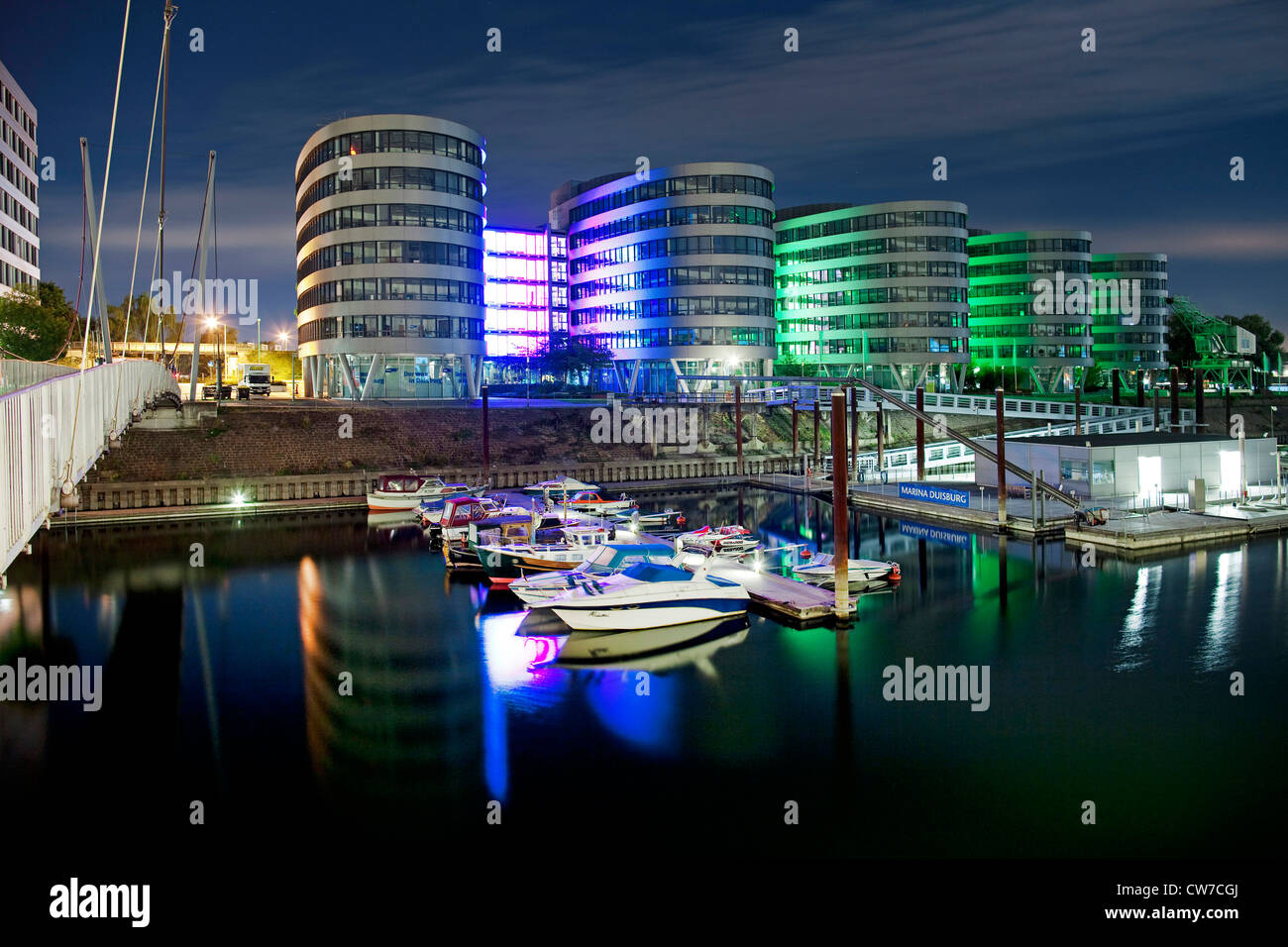 Marina Duisburg und die fünf Boote im Duisburger Innenhafen, Deutschland, Nordrhein-Westfalen, Ruhrgebiet, Duisburg Stockfoto