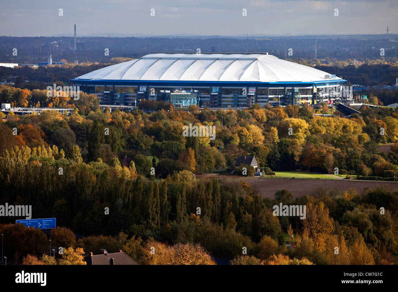 Fußballstadion Veltins-Arena bei der Autobahn A2, Gelsenkirchen, Ruhrgebiet, Nordrhein-Westfalen, Deutschland Stockfoto