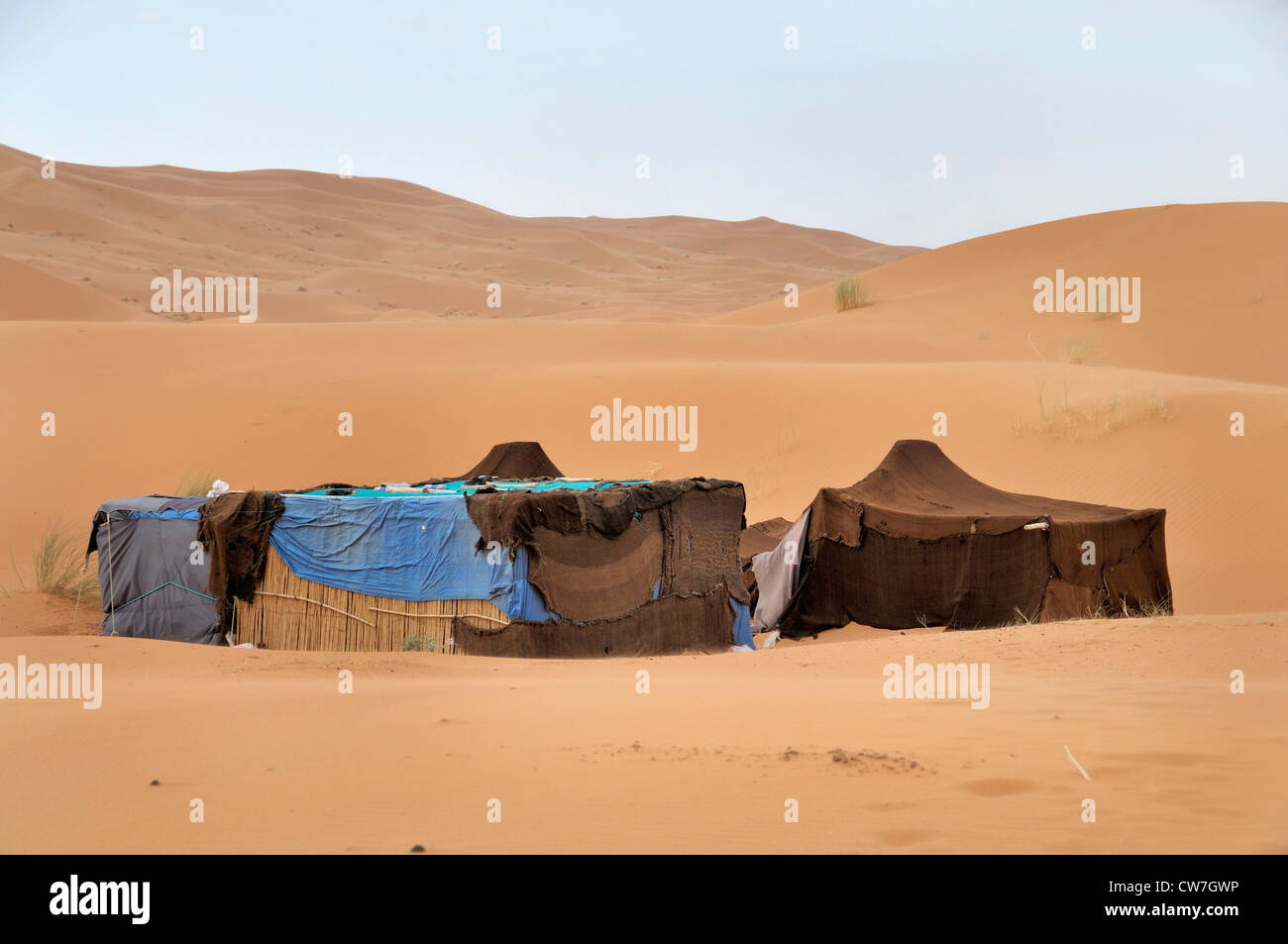 Berber Zelt in der Wüste, Merzouga, Erg Chebbi, Marokko und Sahara Stockfoto