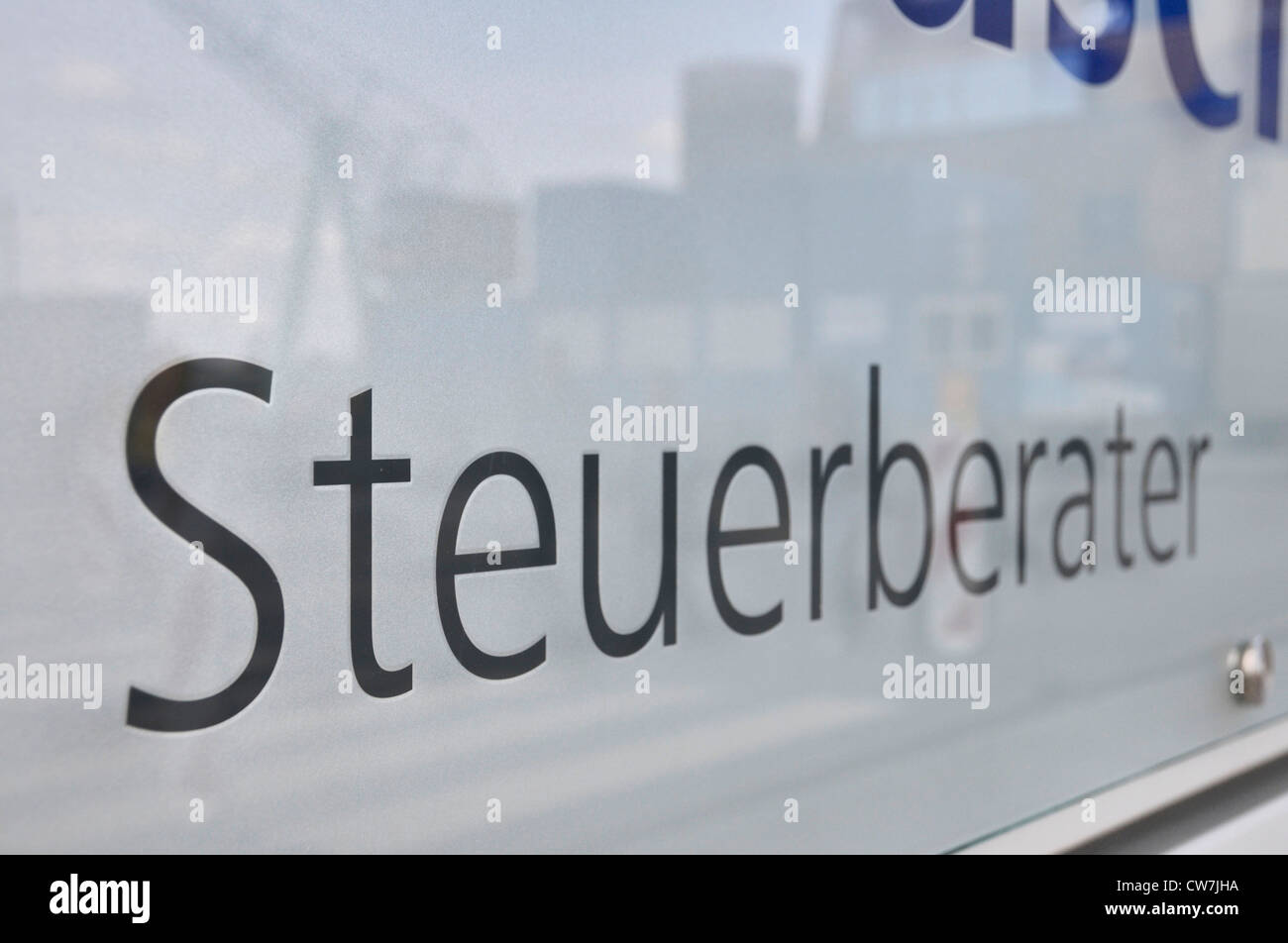 Ortseingangsschild von einem Berater Finanzamt, Deutschland, Nordrhein-Westfalen Stockfoto