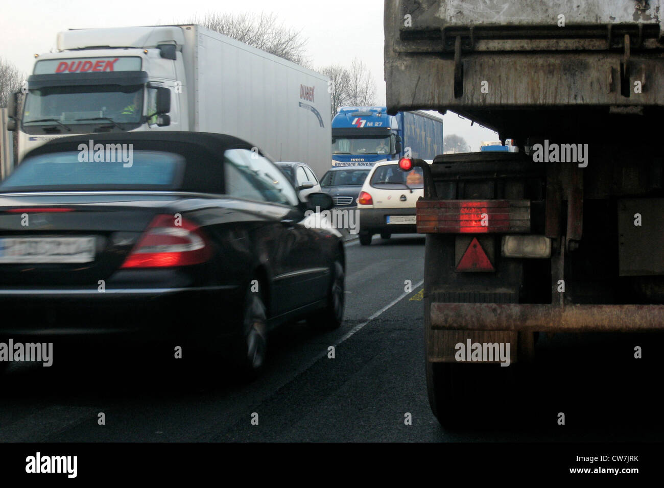 Stau auf der Autobahn A40, Essen, Ruhrgebiet, Nordrhein-Westfalen, Deutschland Stockfoto