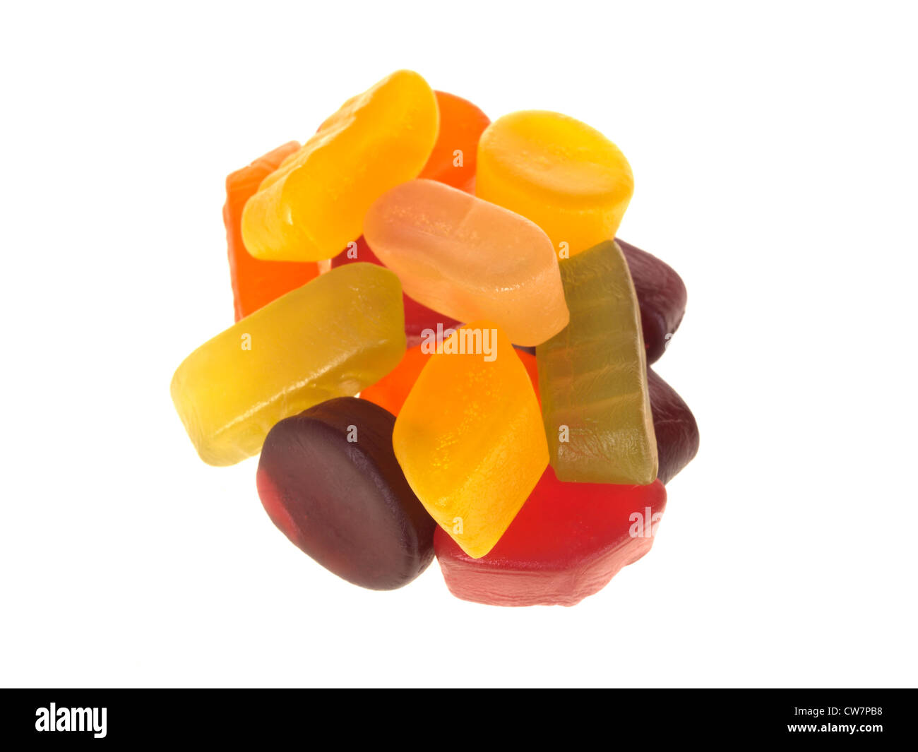 Farbenfrohe bunte Weingummi Süßwaren Süßigkeiten isoliert gegen einen weißen Hintergrund mit Freistellungspfaden und keine Leute Stockfoto
