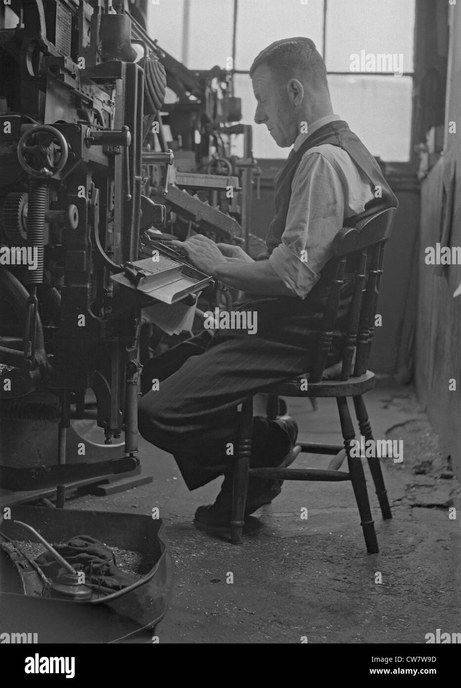 1950er Jahren Zeitungen - Linotype operator Stockfoto