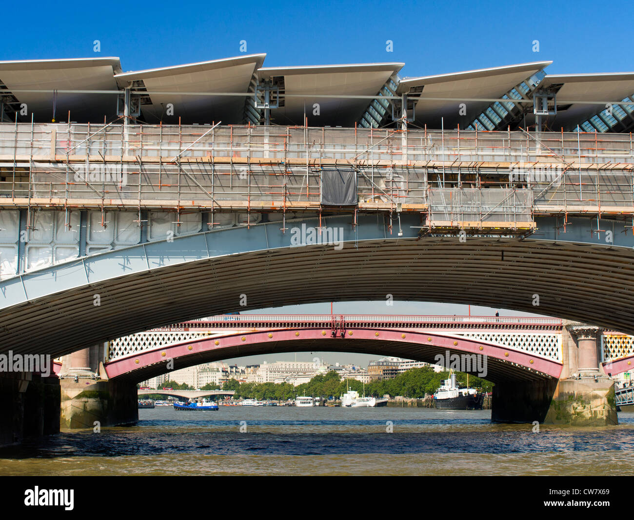 Die neue Blackriars Solar Panel Bridge, London Stockfoto