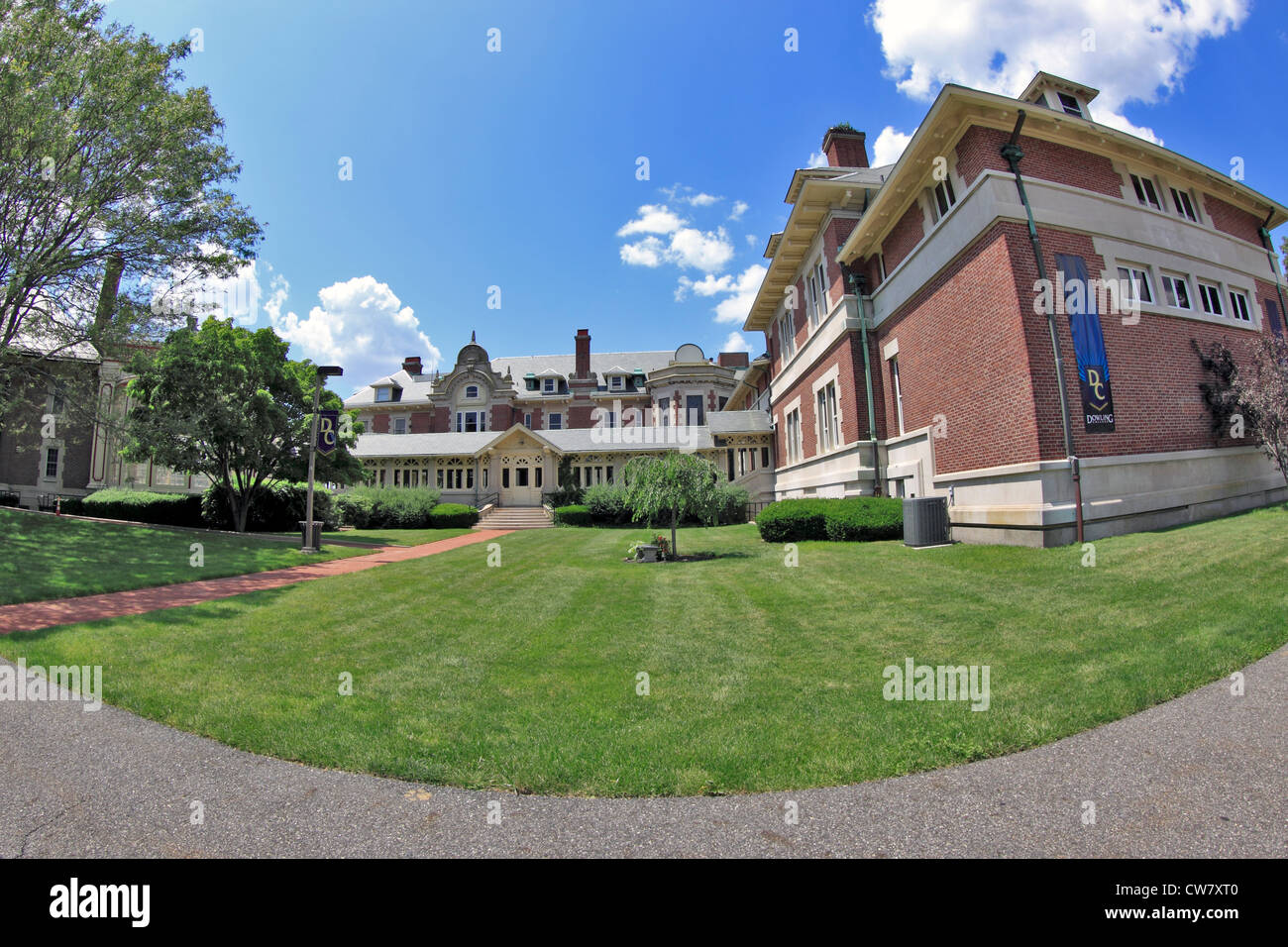 Fortunoff Hall, ein Gebäude auf dem Campus der Dowling College, einst bekannt als Leerlauf Stunde, einem Landgut von Magnat Vanderbilt Stockfoto