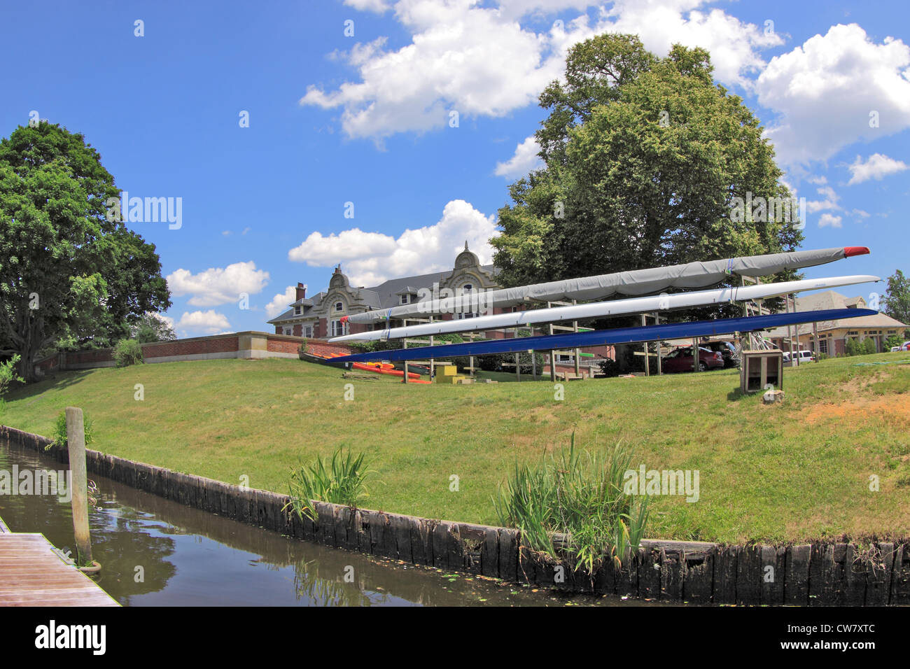 Wriggen Boote auf dem Campus von Dowling College Oakdale Long Island New York Stockfoto