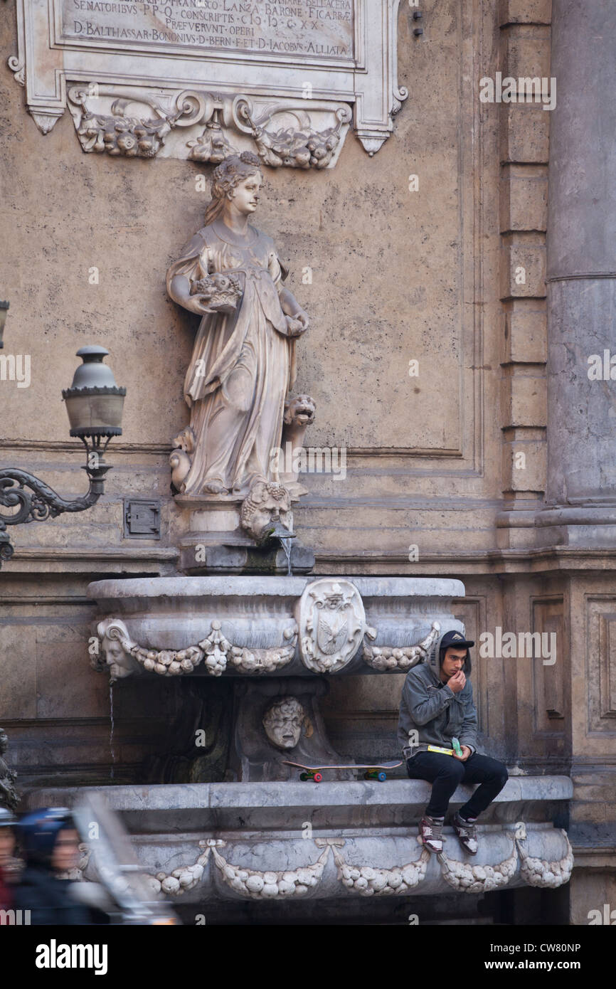 Statue, Quattro Canti, Palermo, Sizilien, Italien Stockfoto