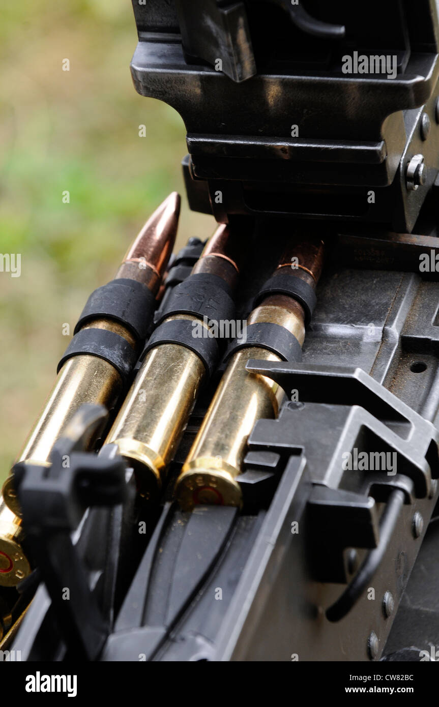 Joint Base Elmendorf-Richardson, ALASKA -- Soldaten des 6. Ingenieurbataillons, 2d Engineer Brigade, führen Qualifikationen auf dem M2 .50 Kaliber Maschinengewehr auf der temporären Maschinengewehr Range, JBER-Richardson, Mittwoch, 15. August 2012. Armee Maschinengewehrschießen ist auf dem Konzept, dass Soldaten müssen in der Lage sein, effektiv ihre Fähigkeiten im Kampf zu schießen basieren. Teams, bestehend aus einem Schützen und Assistenzschützen, unternahmen grundlegende nicht-feuern Ausbildung Wartung und sofortige Aktion Übungen, eine erste 10-Meter-Live-Feuer Gruppierung / Einstellung Kurs und Waffen Qualifikation. Stockfoto