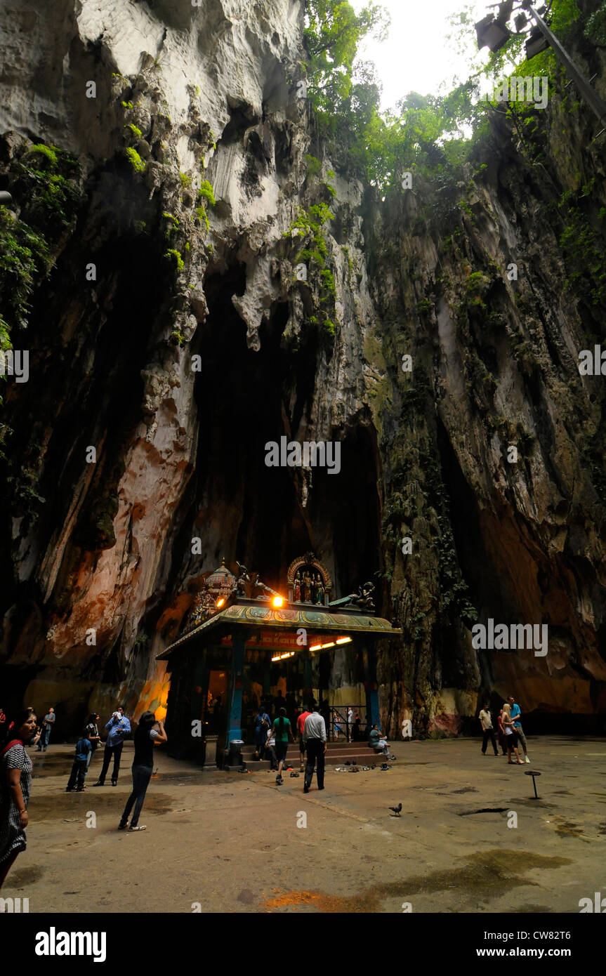 Anhänger und Verehrer Lord Murugan Tempel in Batu Höhlen, heiliger Ort