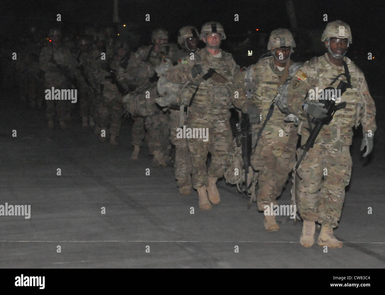 Soldaten der dritten Infanterie-Division vom Hauptquartier und dem Hauptquartier-Bataillon, stationiert auf Fort Stewart, Georgia, kommen am 18. August auf dem Kandahar Air Field an. Die 3. ID-Befehlsgruppe übernimmt die Kontrolle über die Kampfmission über das Regionalkommando - Süd. Stockfoto